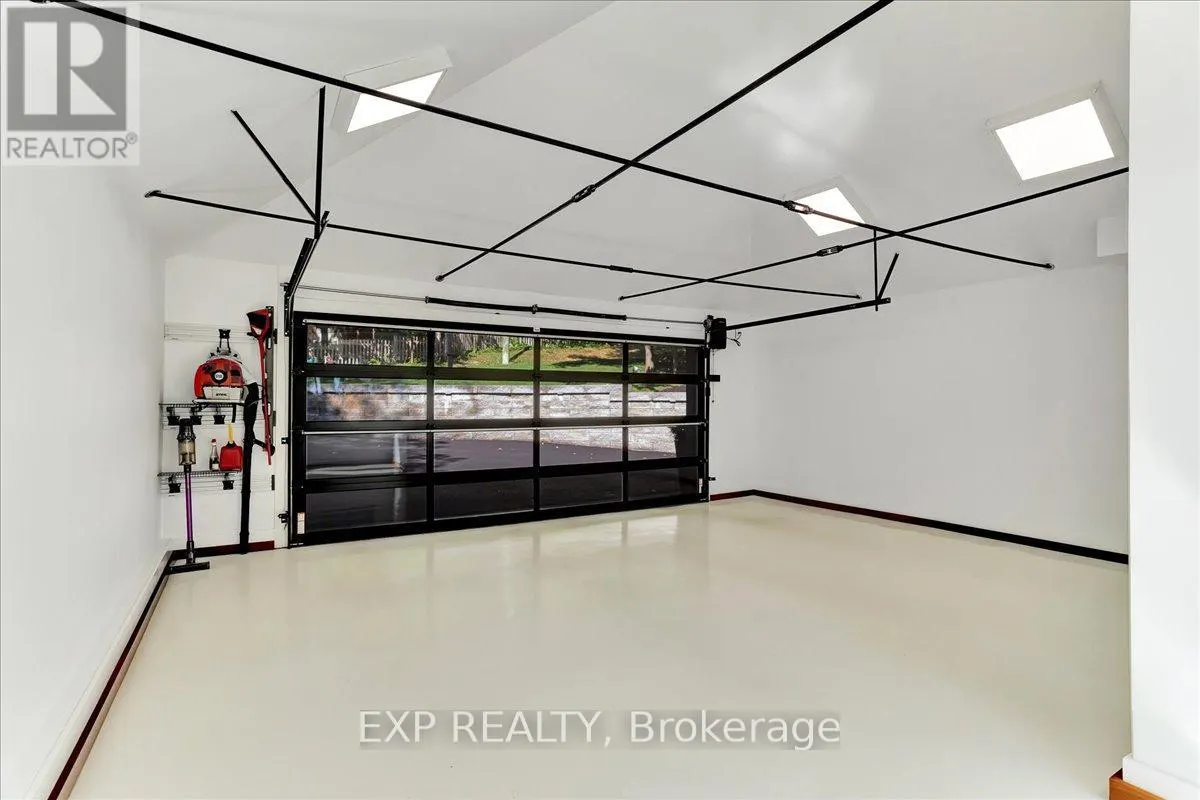 11 CRESTWOOD DRIVE