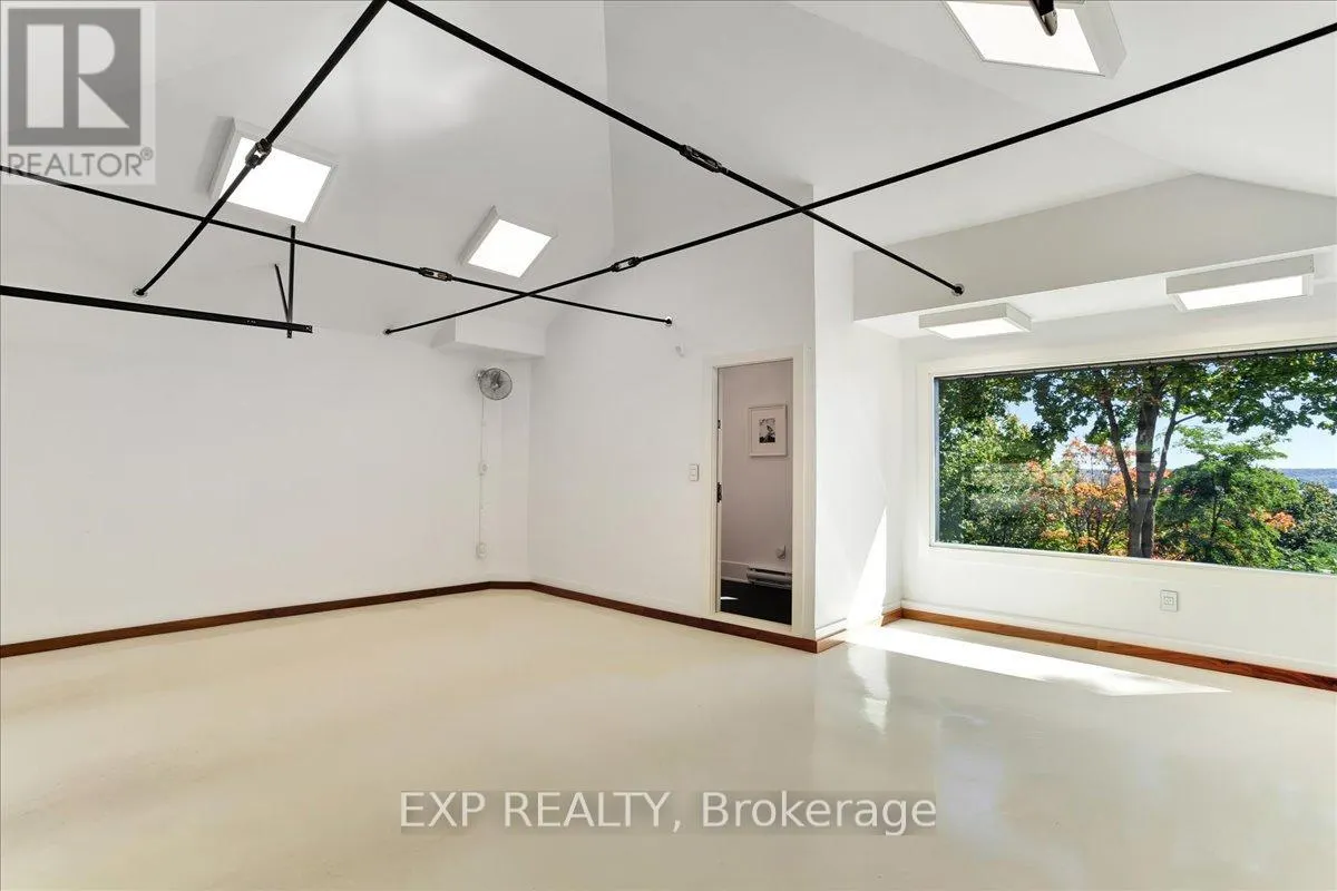 11 CRESTWOOD DRIVE