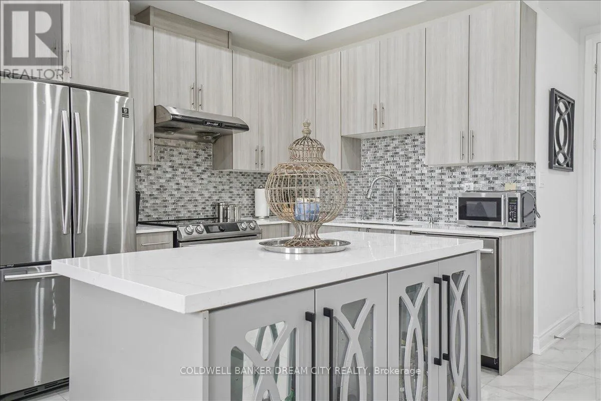 111 - 764 RIVER ROAD E