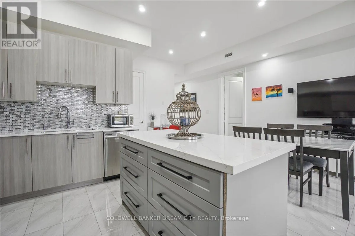 111 - 764 RIVER ROAD E