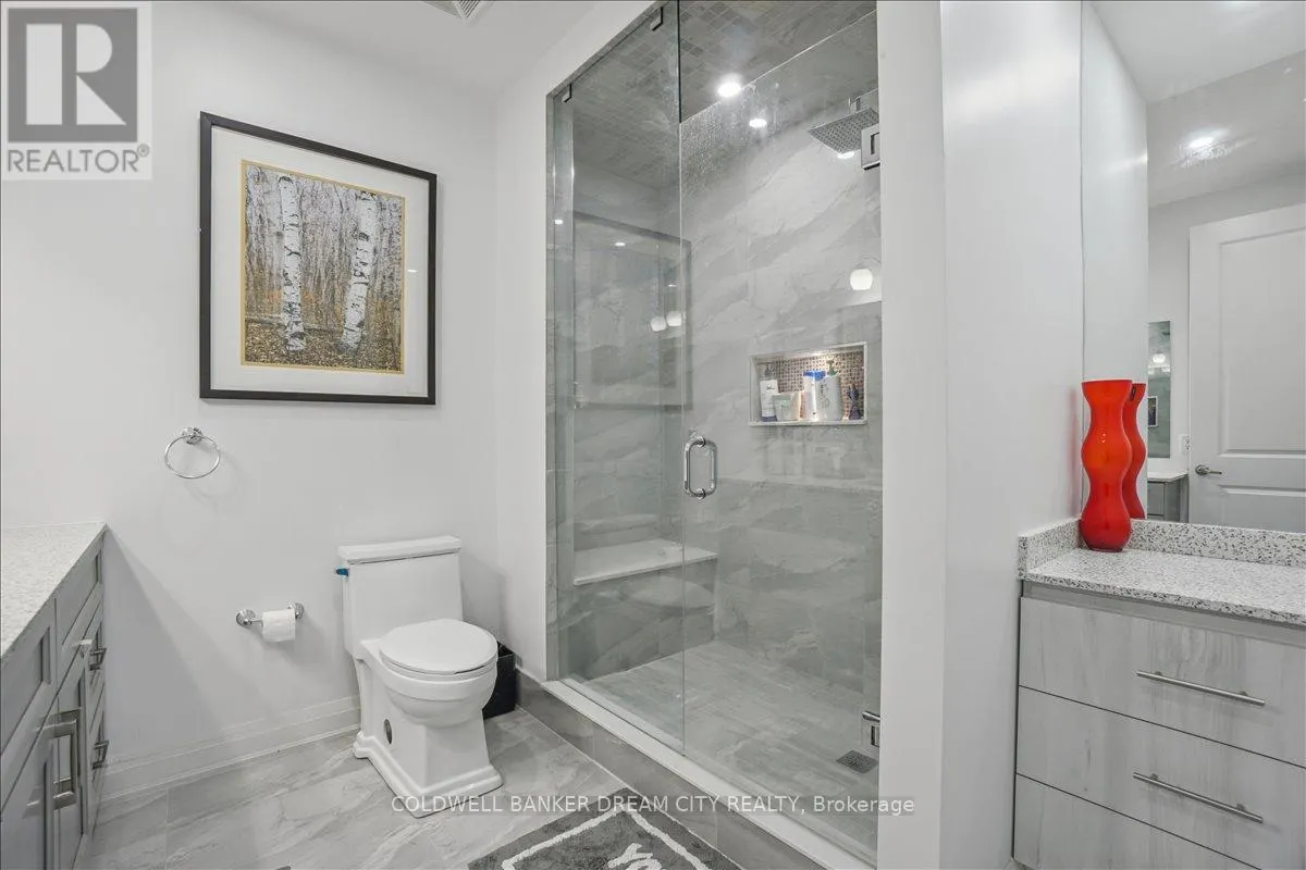 111 - 764 RIVER ROAD E