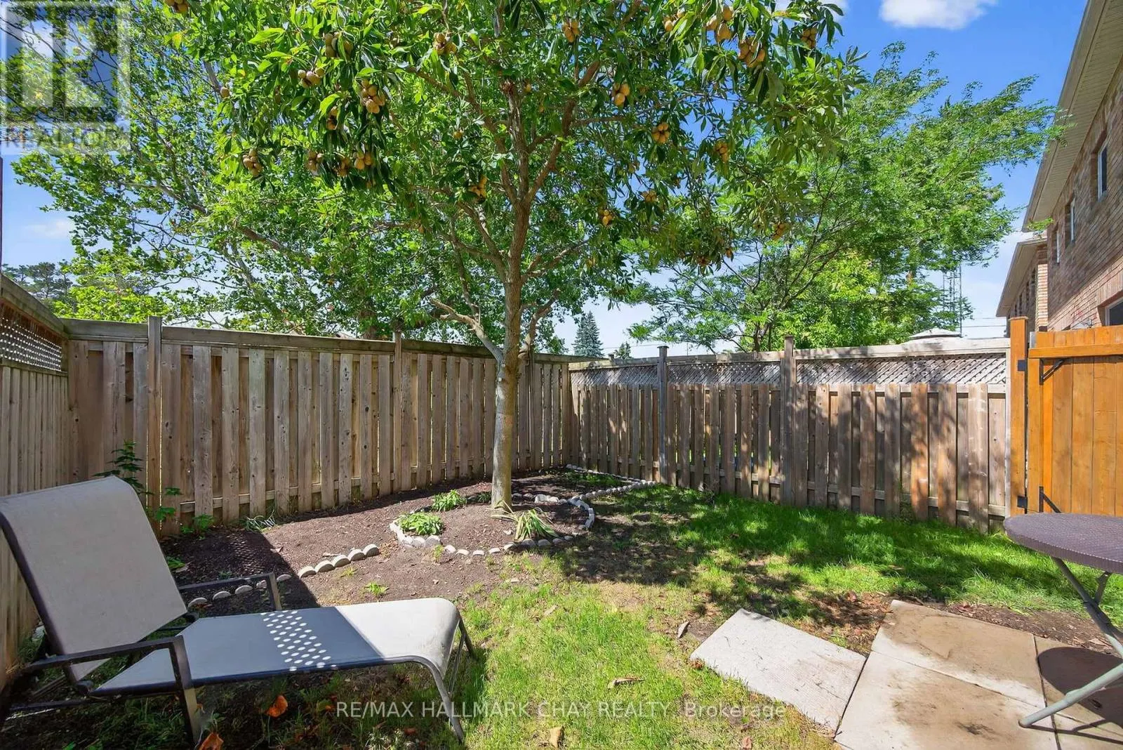 51 - 37 SOUTHWOODS CRESCENT