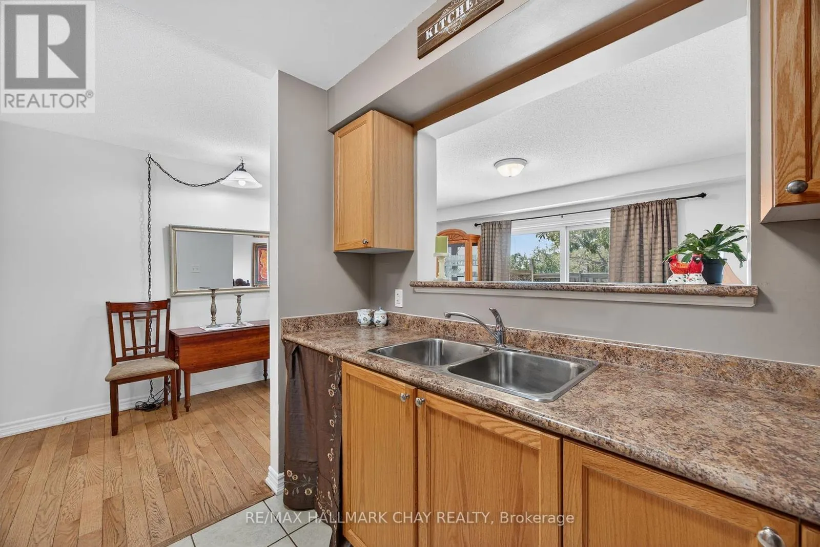 51 - 37 SOUTHWOODS CRESCENT