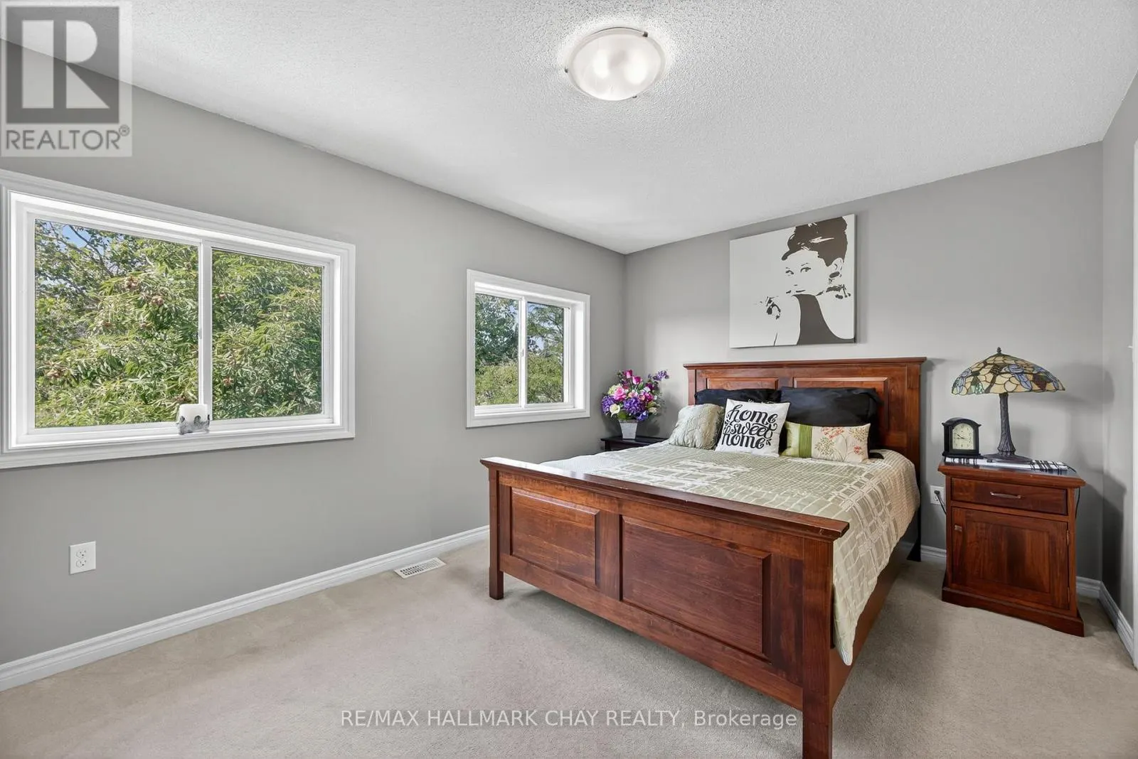 51 - 37 SOUTHWOODS CRESCENT