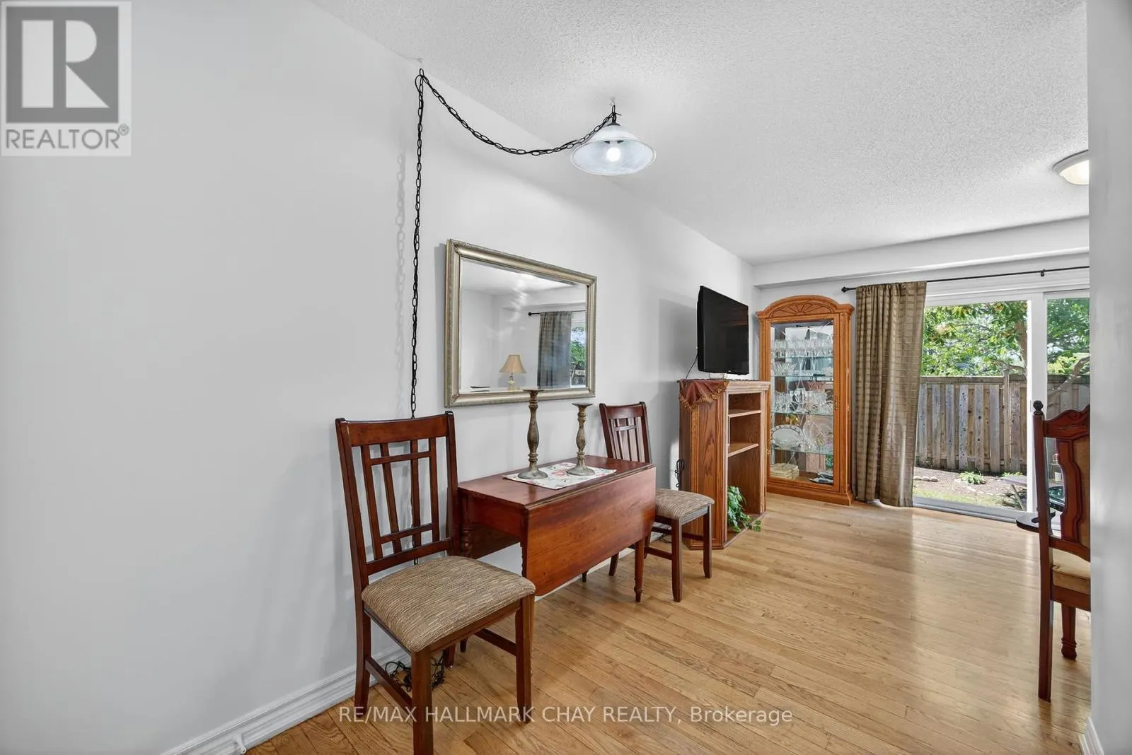 51 - 37 SOUTHWOODS CRESCENT