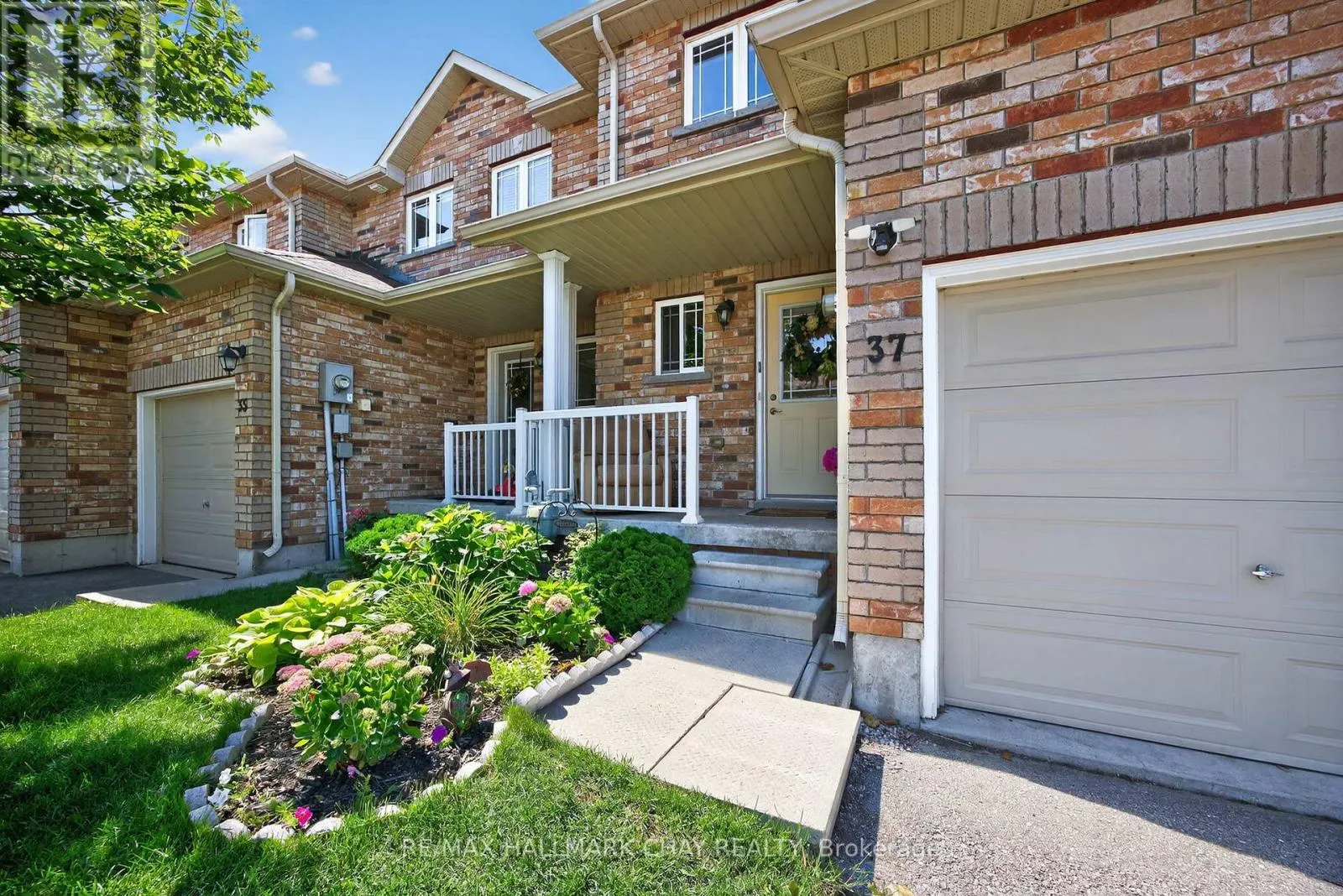 51 - 37 SOUTHWOODS CRESCENT