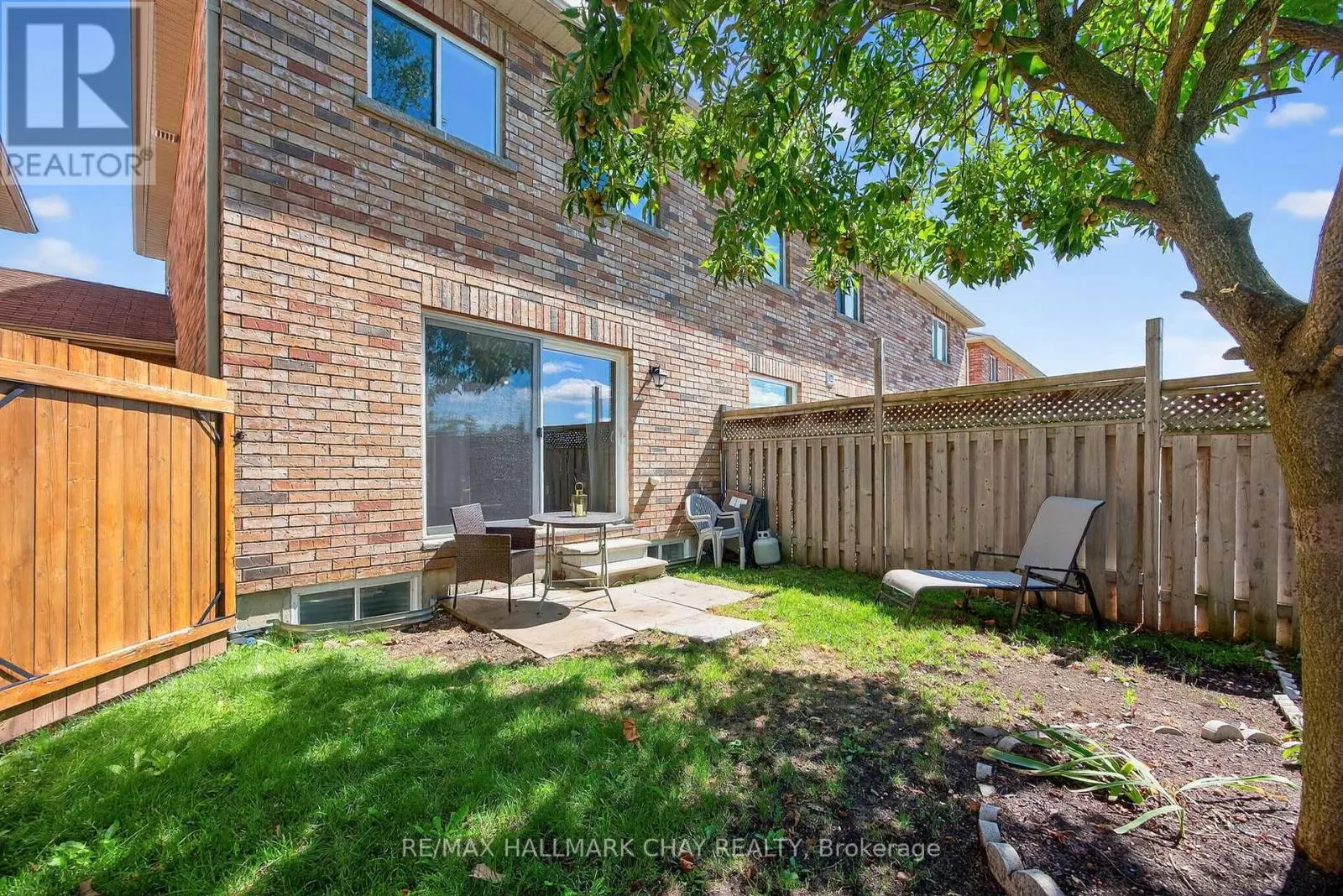 51 - 37 SOUTHWOODS CRESCENT
