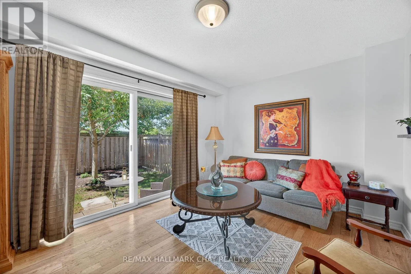 51 - 37 SOUTHWOODS CRESCENT