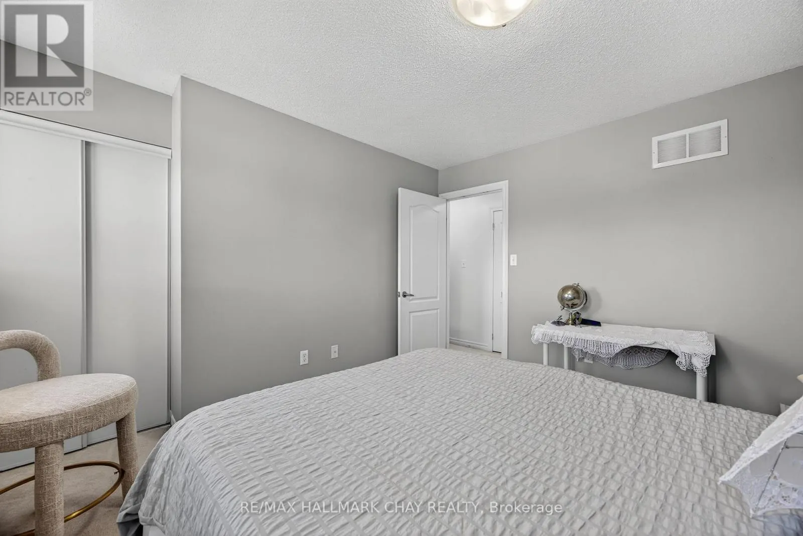 51 - 37 SOUTHWOODS CRESCENT