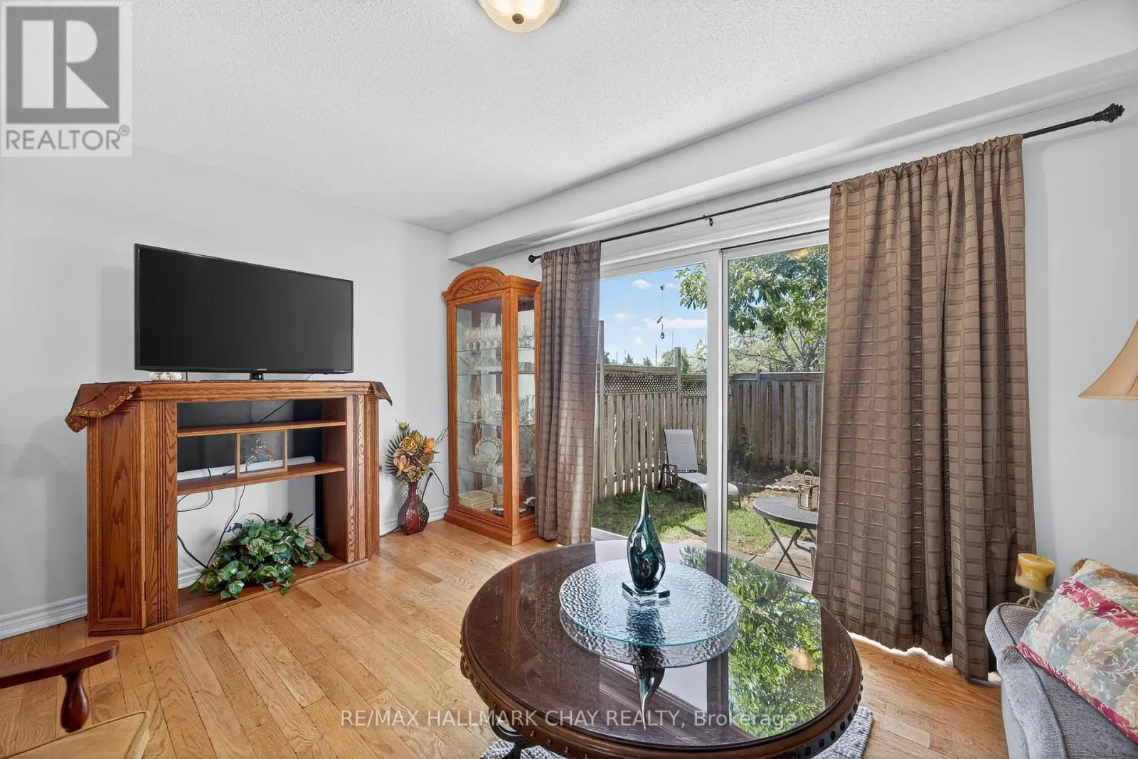 51 - 37 SOUTHWOODS CRESCENT