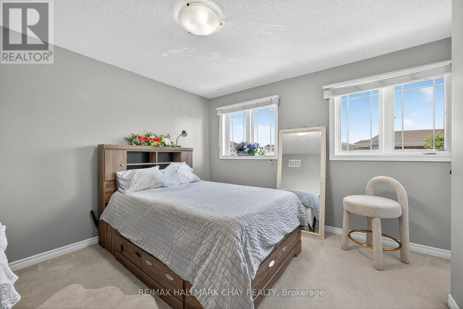 51 - 37 SOUTHWOODS CRESCENT
