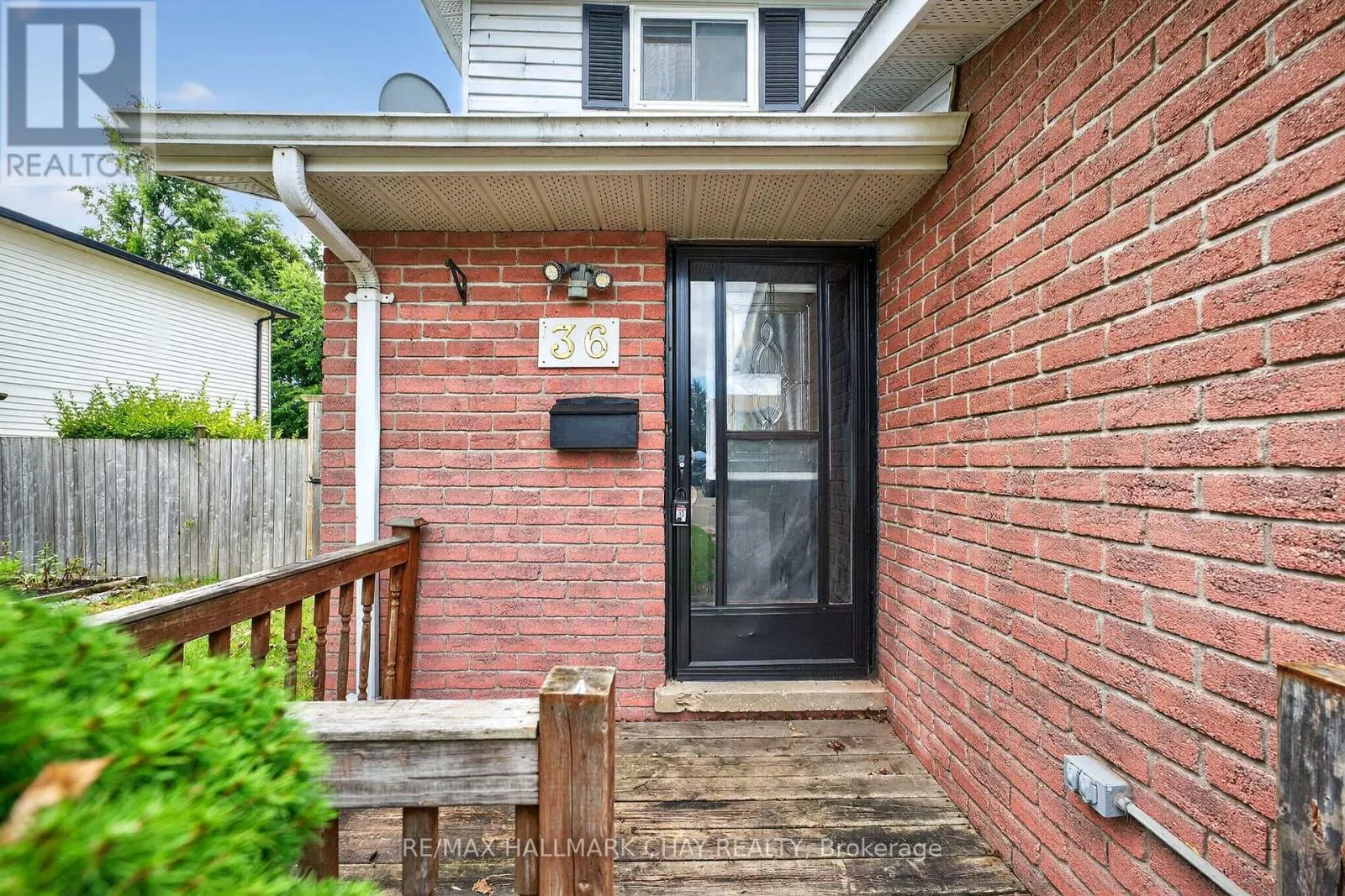 36 MOWAT CRESCENT