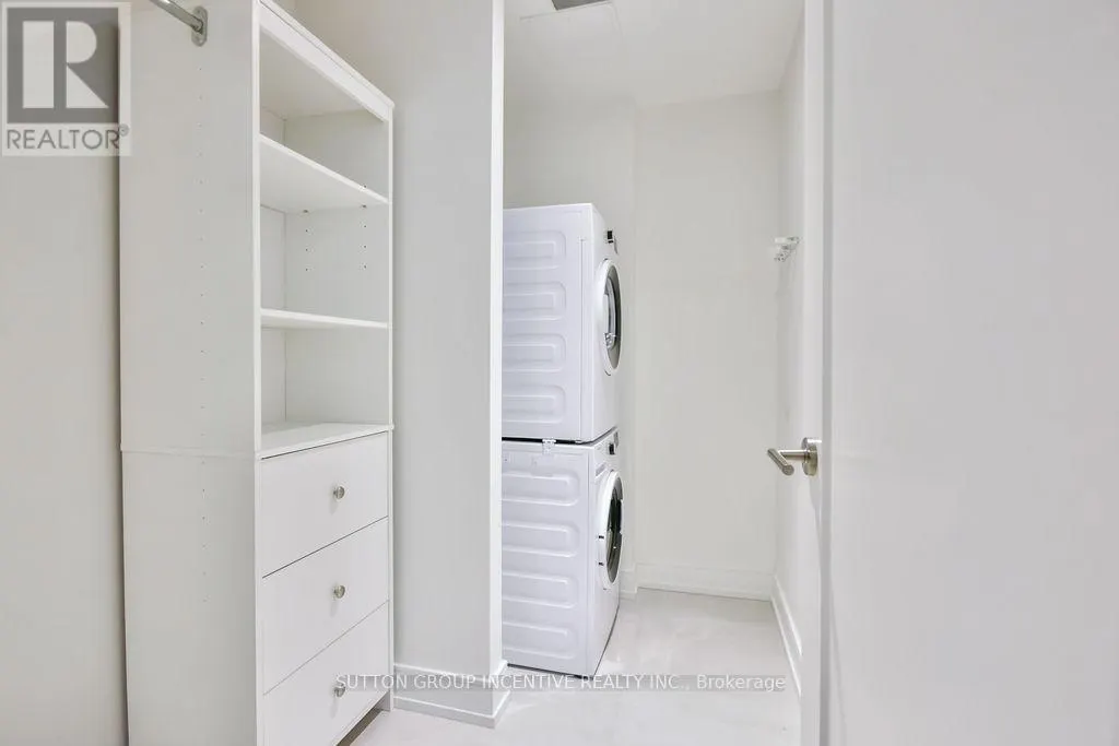 713 - 185 DUNLOP STREET E