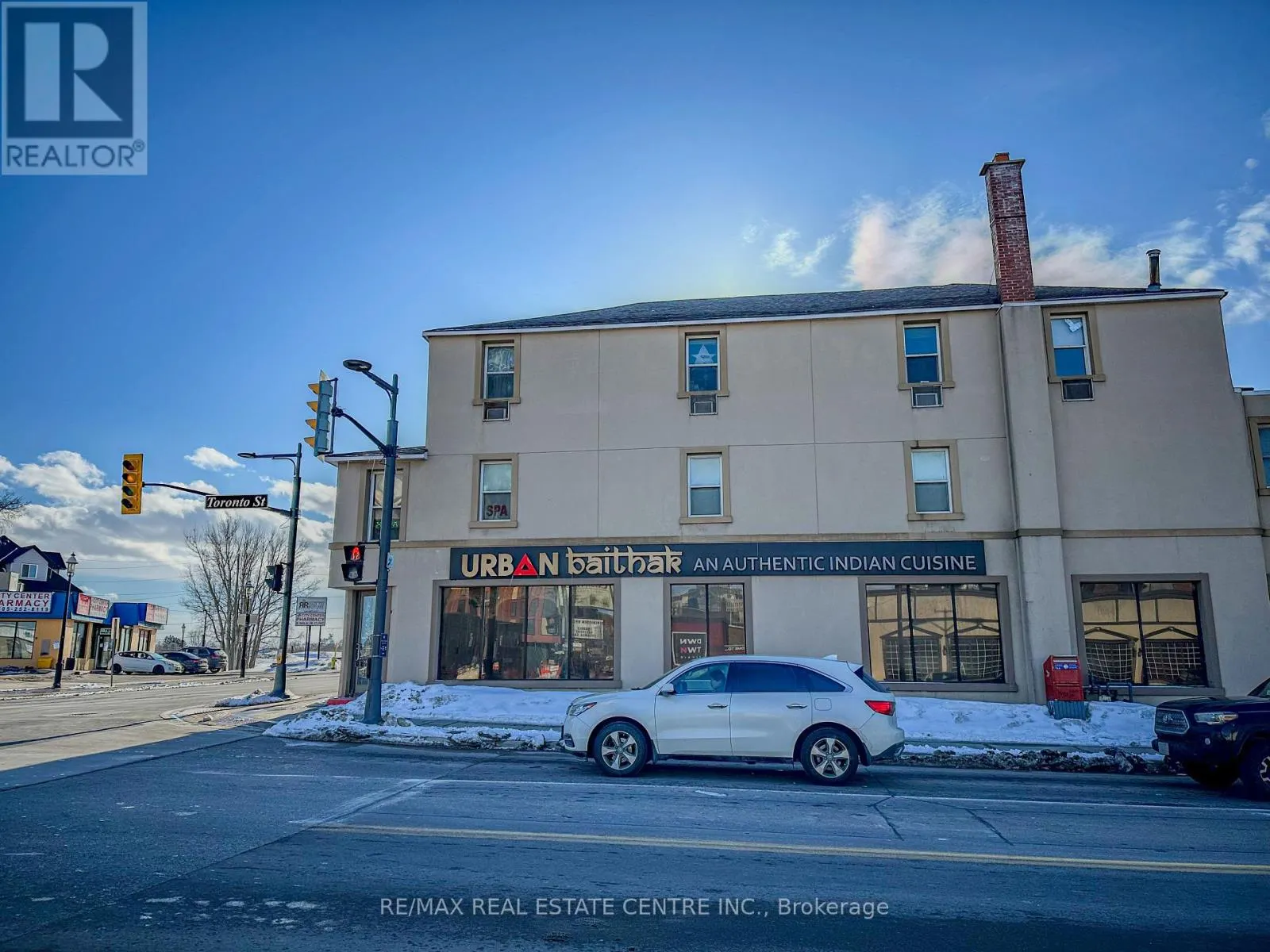 94 DUNLOP STREET W