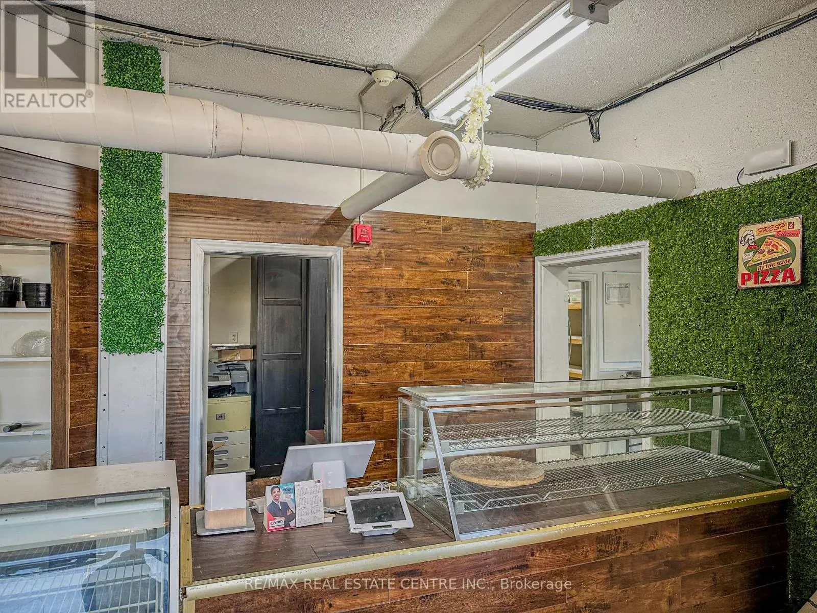 94 DUNLOP STREET W