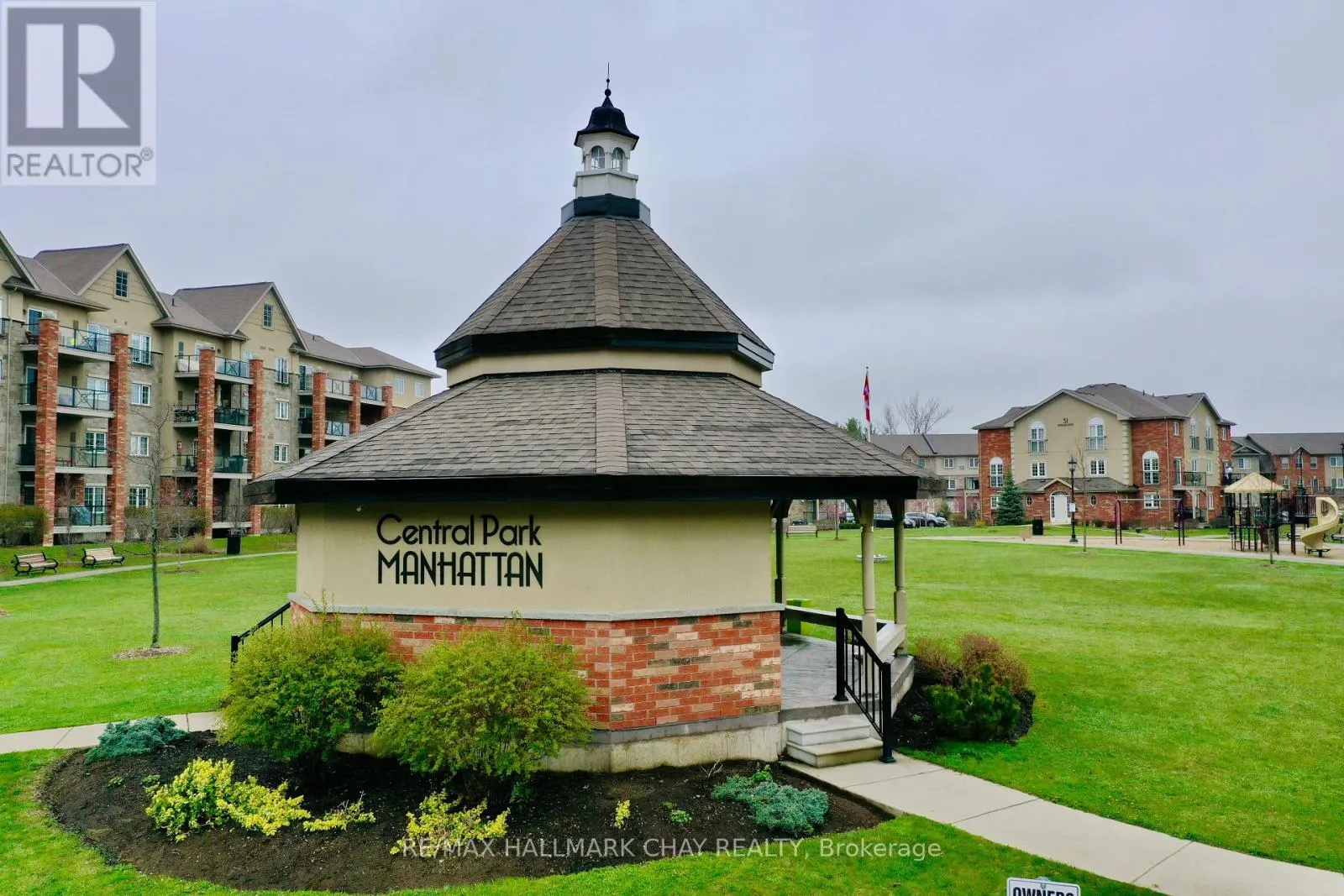 207 - 43 FERNDALE DRIVE S
