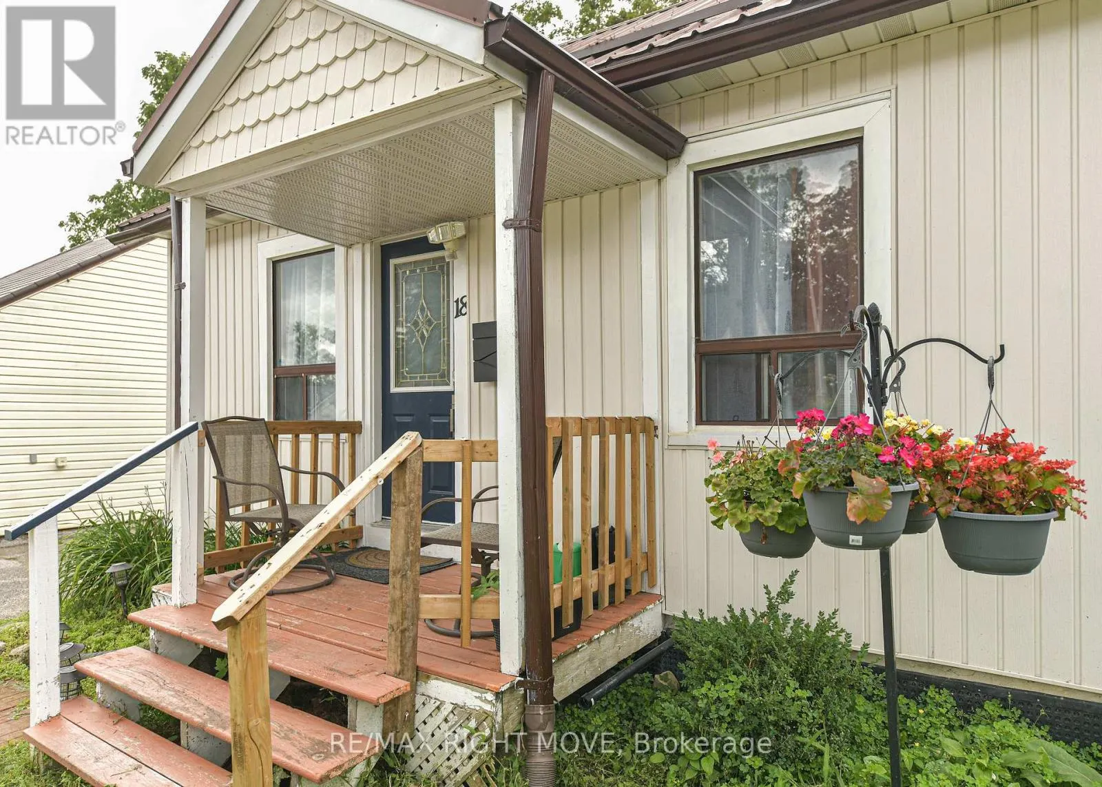 18 ALBANY AVENUE