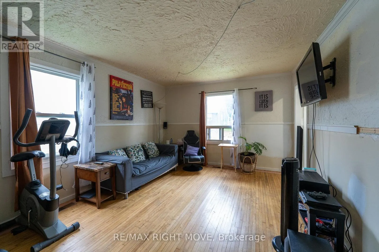 18 ALBANY AVENUE