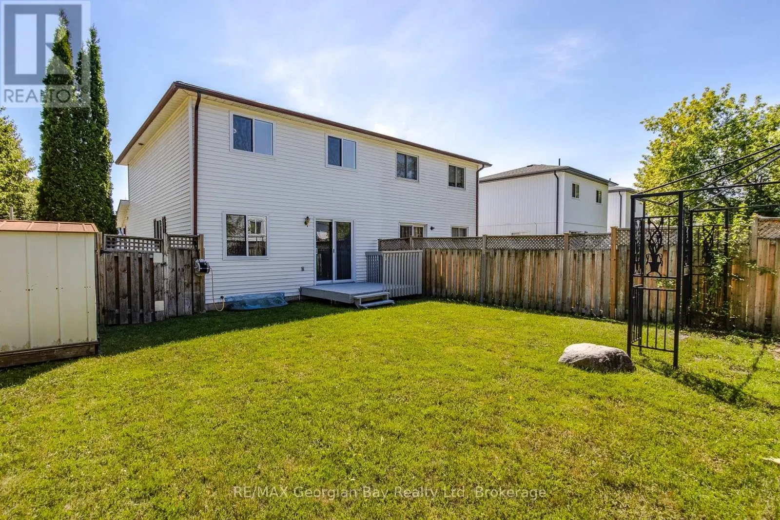 328 ROSE CRESCENT