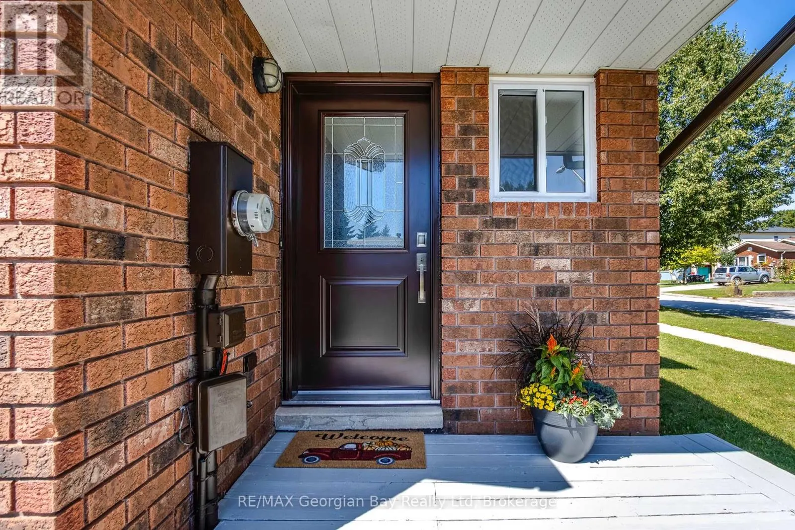 328 ROSE CRESCENT