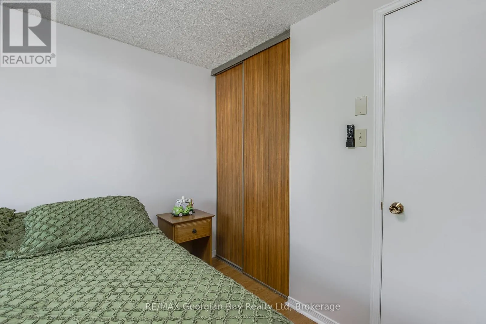 328 ROSE CRESCENT
