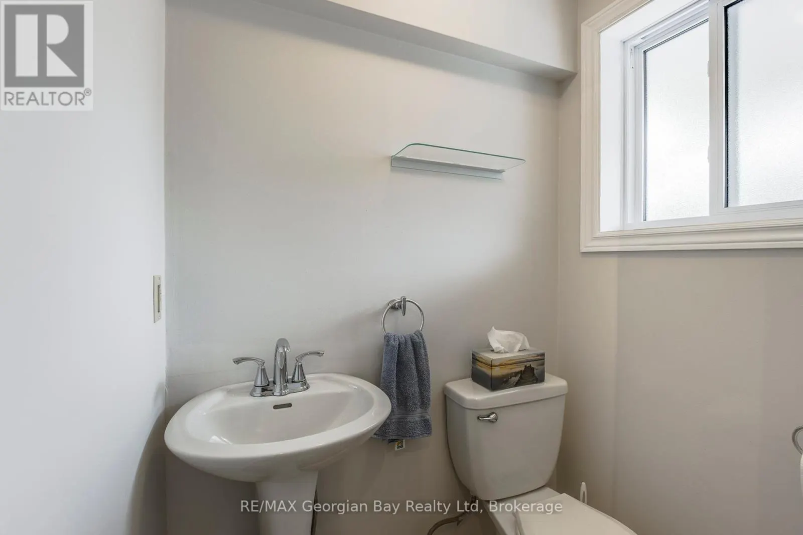 328 ROSE CRESCENT