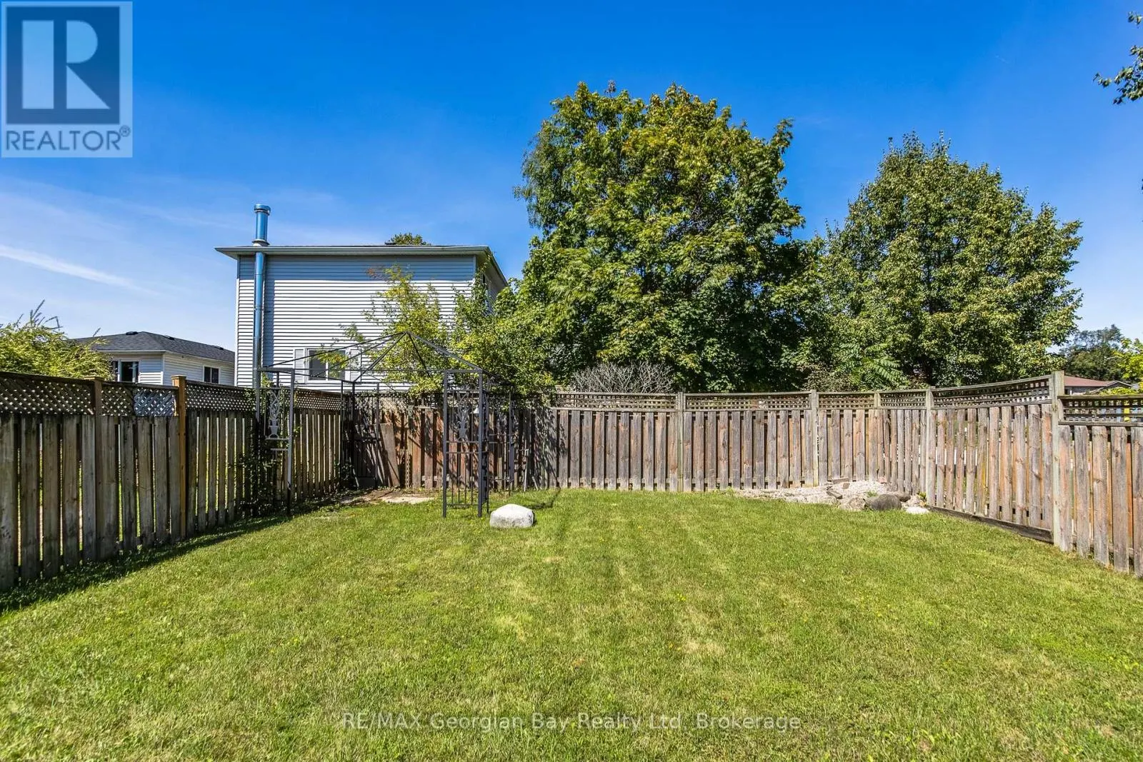 328 ROSE CRESCENT