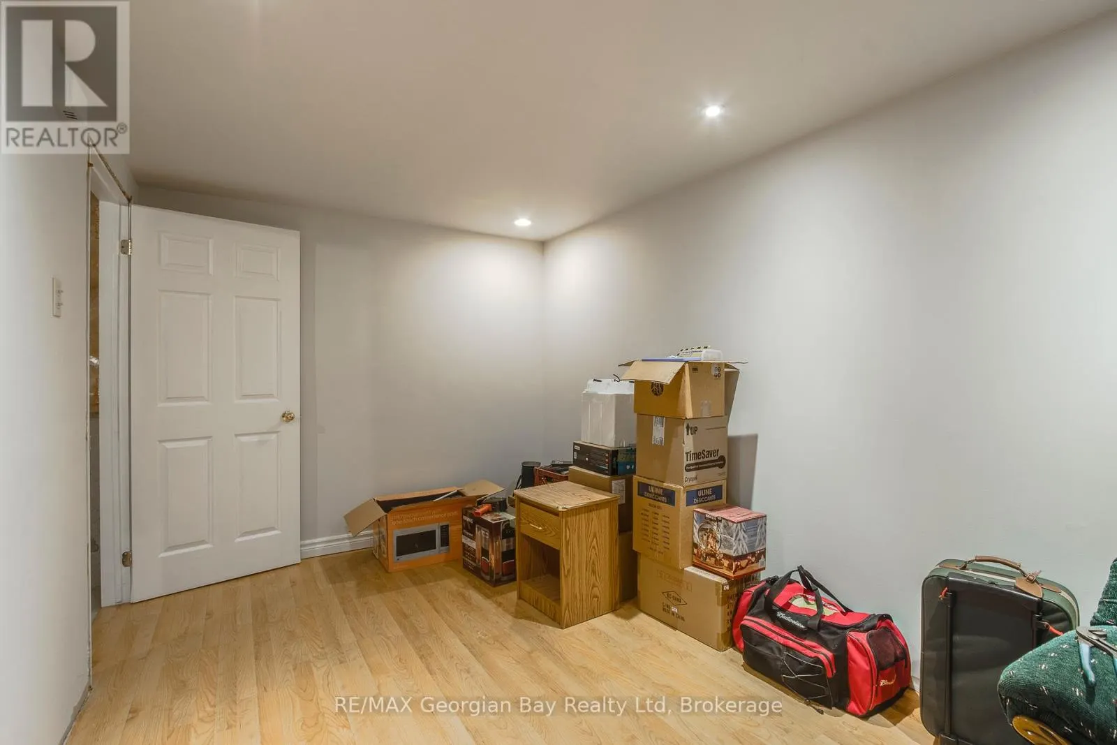 328 ROSE CRESCENT