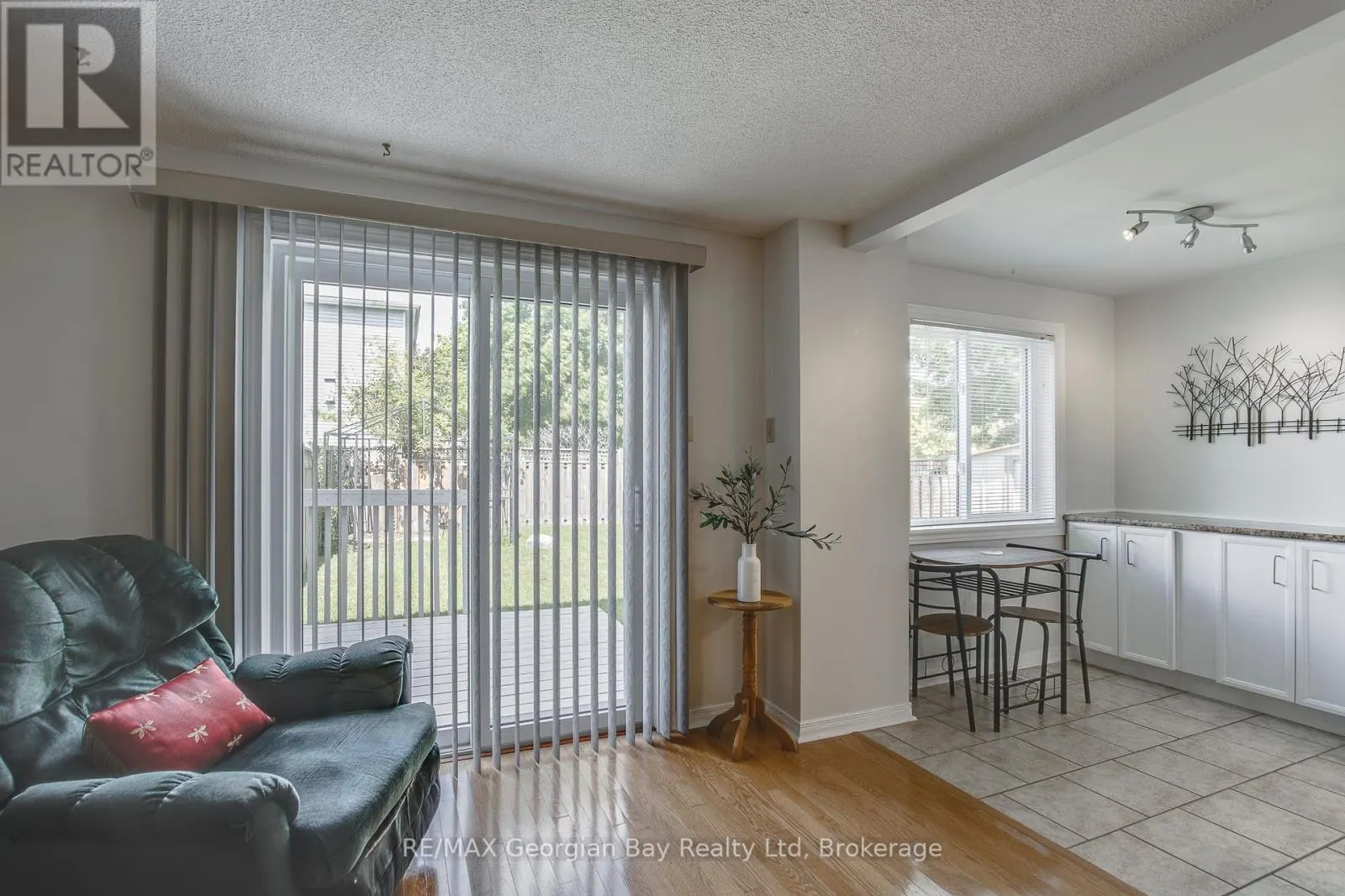 328 ROSE CRESCENT