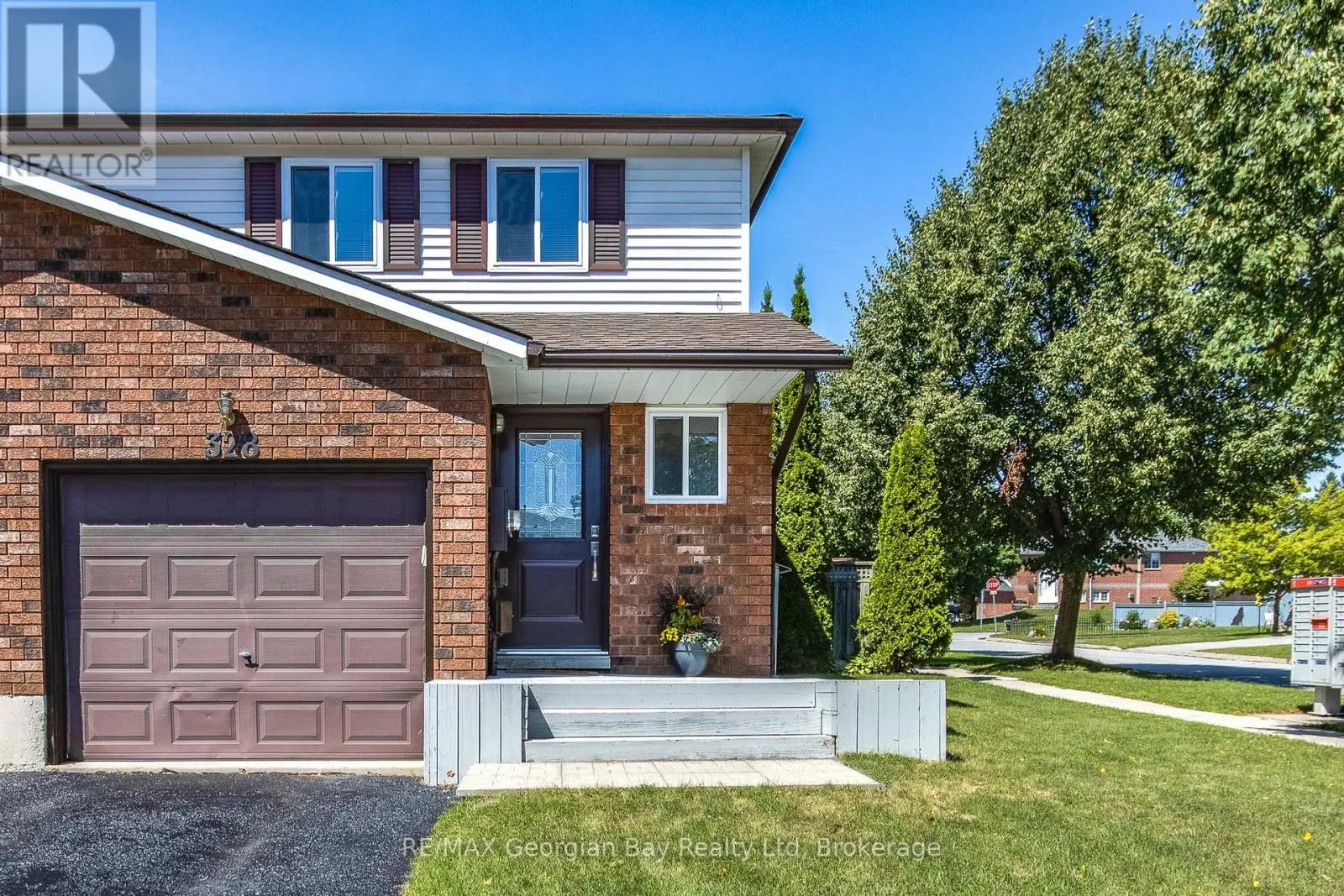 328 ROSE CRESCENT