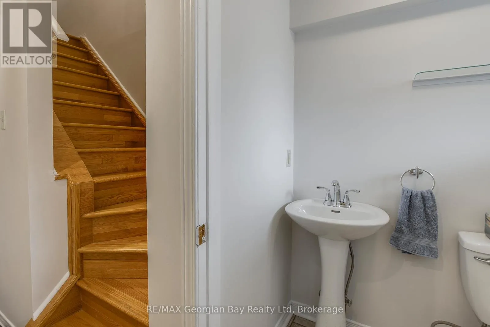 328 ROSE CRESCENT
