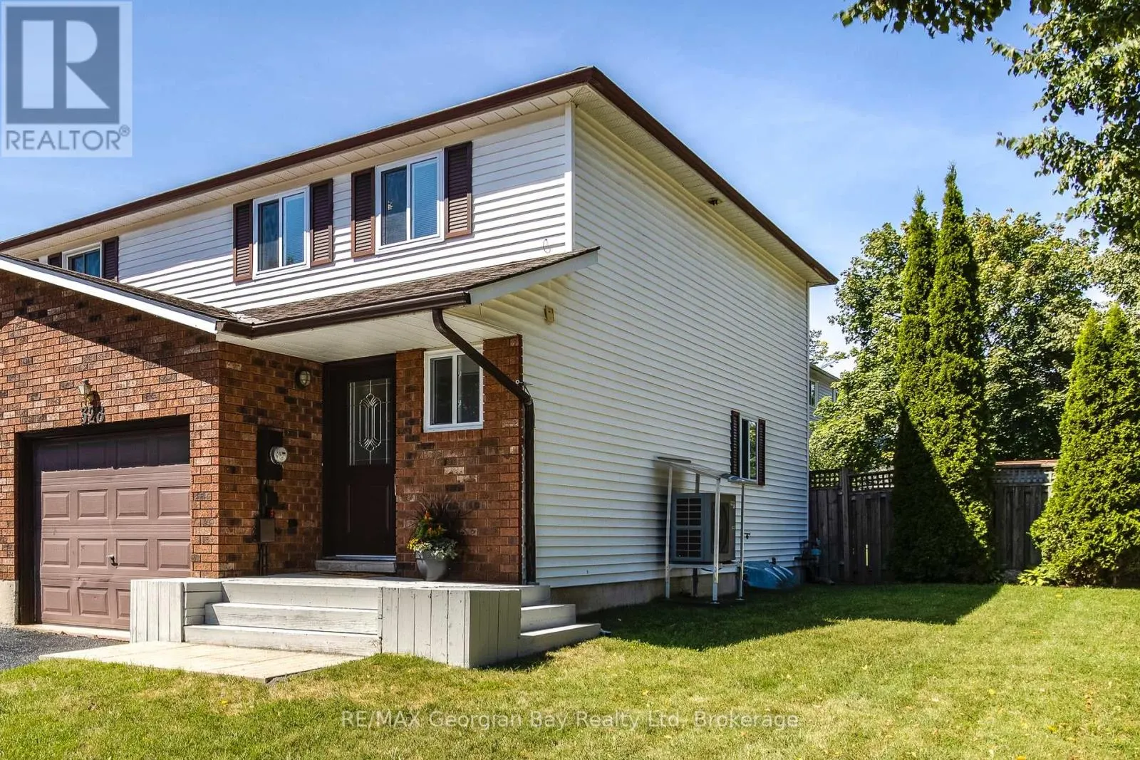 328 ROSE CRESCENT