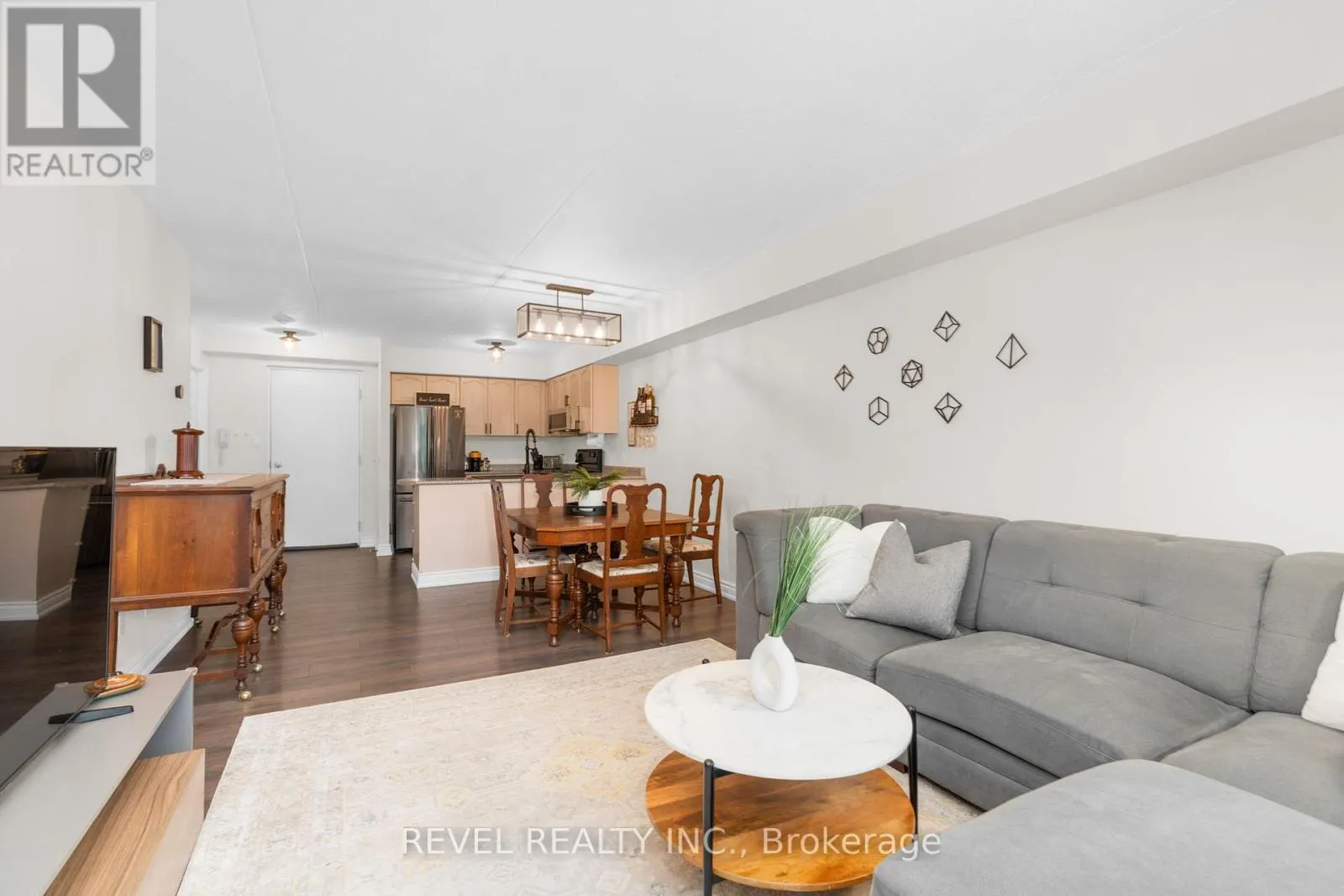 206 - 107 BOND STREET