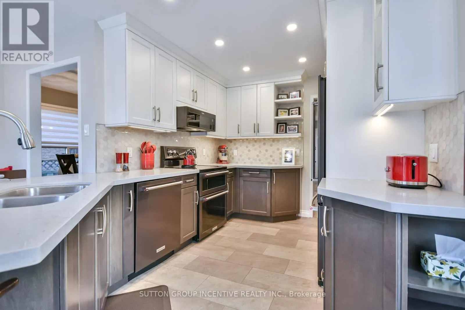 53 TAYLOR DRIVE