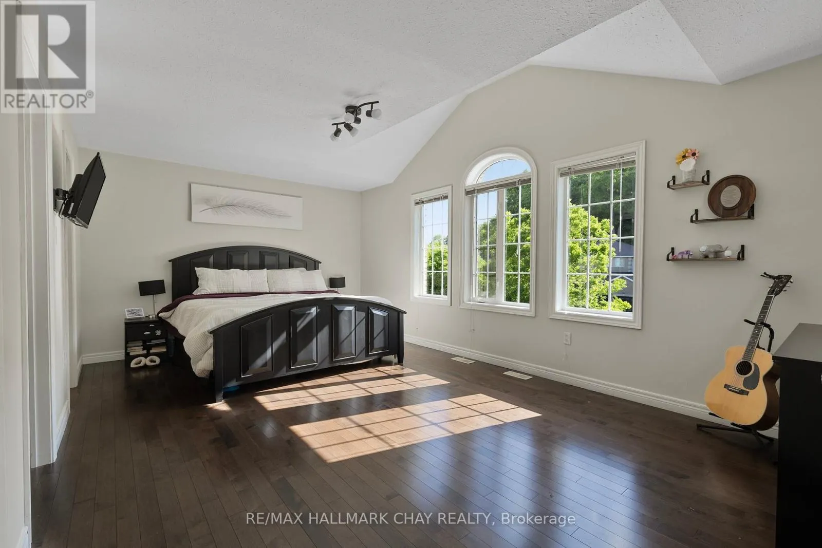 28 BLOOM CRESCENT