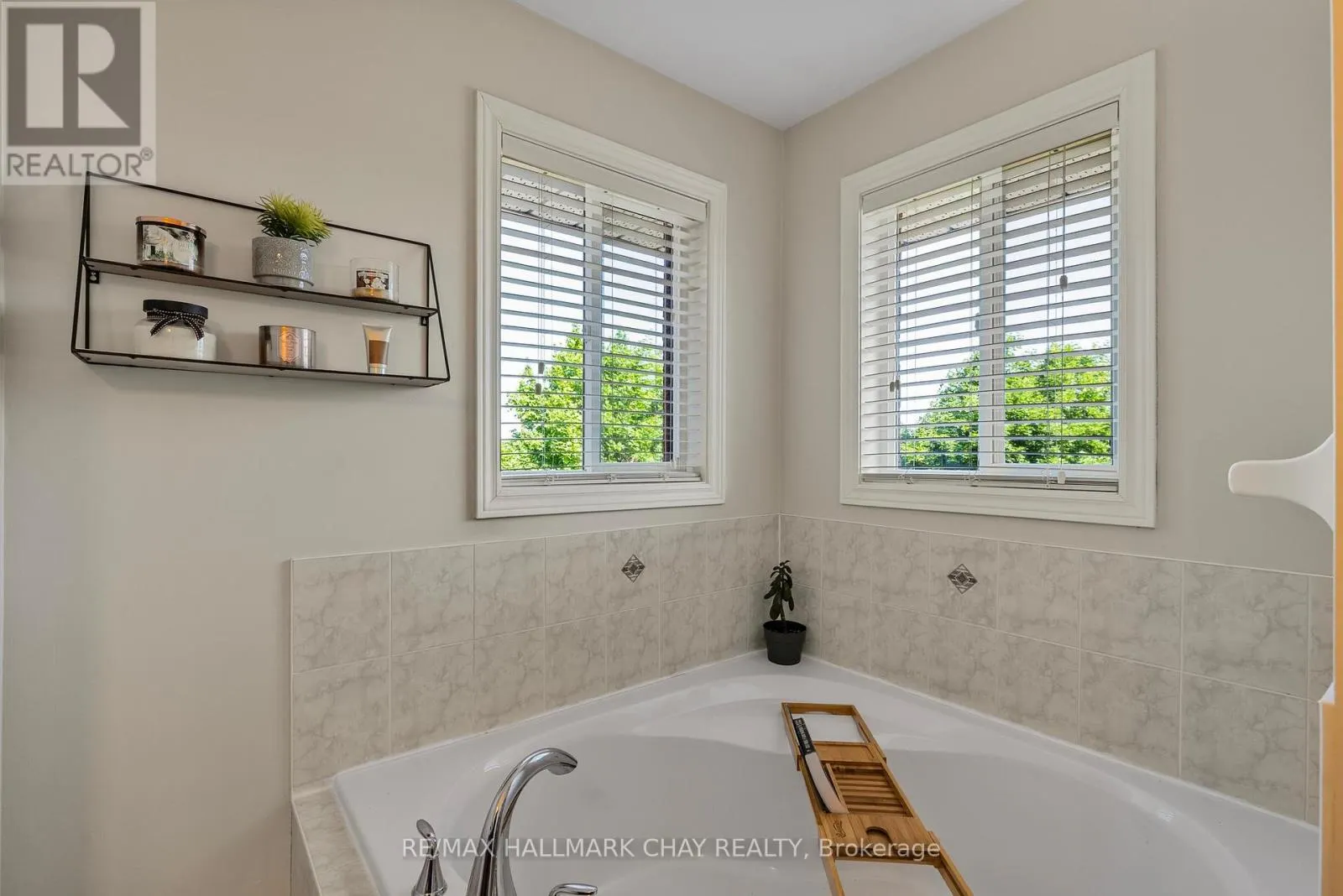 28 BLOOM CRESCENT