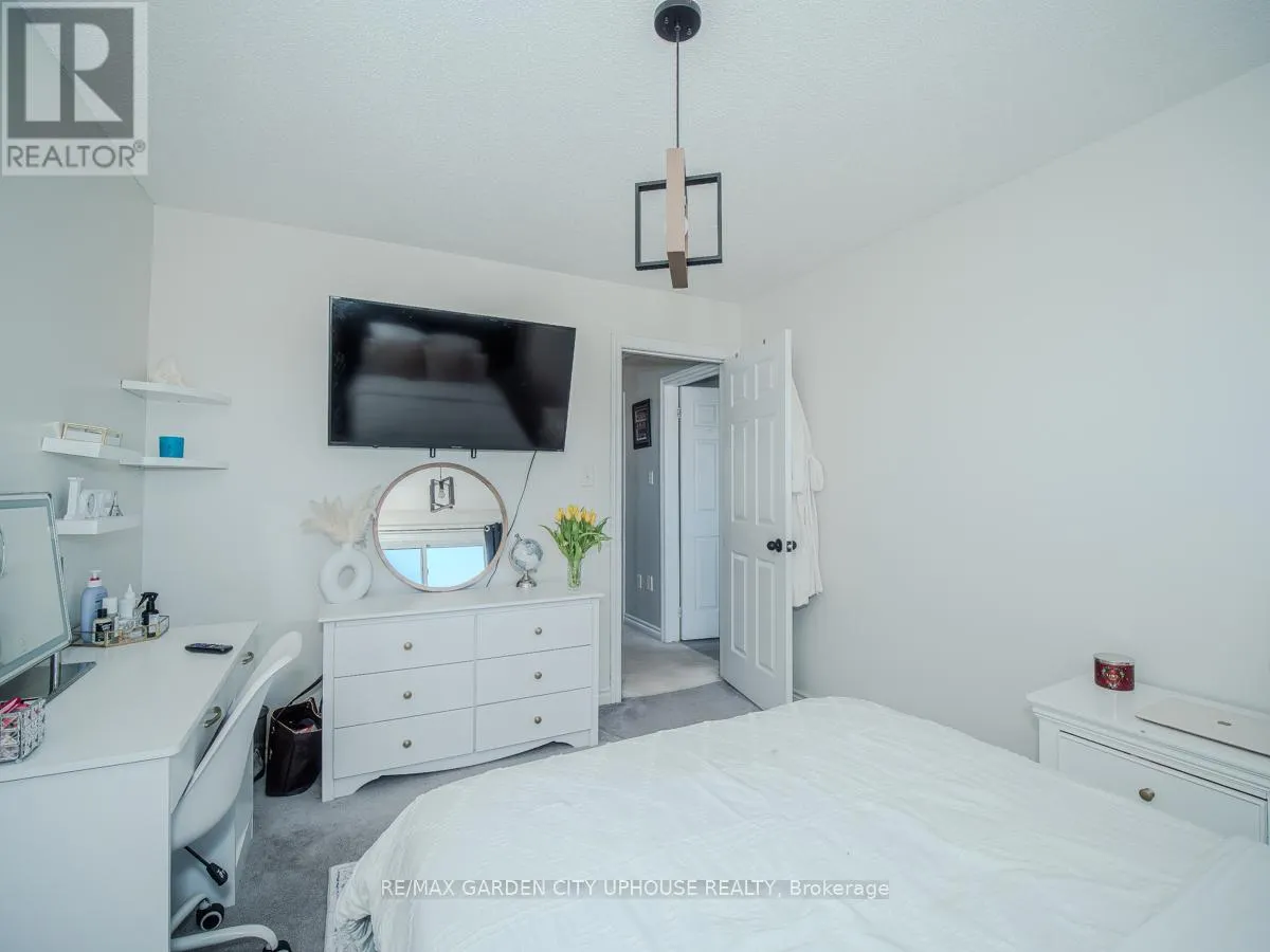 22 GRACE CRESCENT