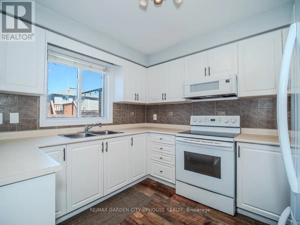 22 GRACE CRESCENT