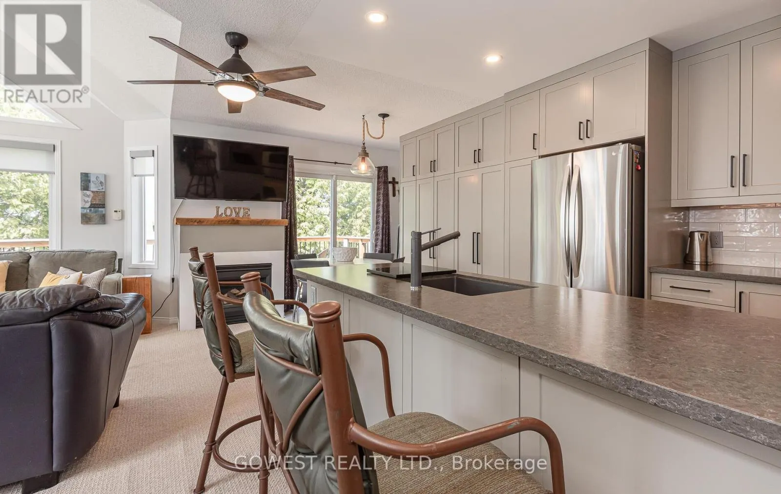 32 VALLEYMEDE COURT