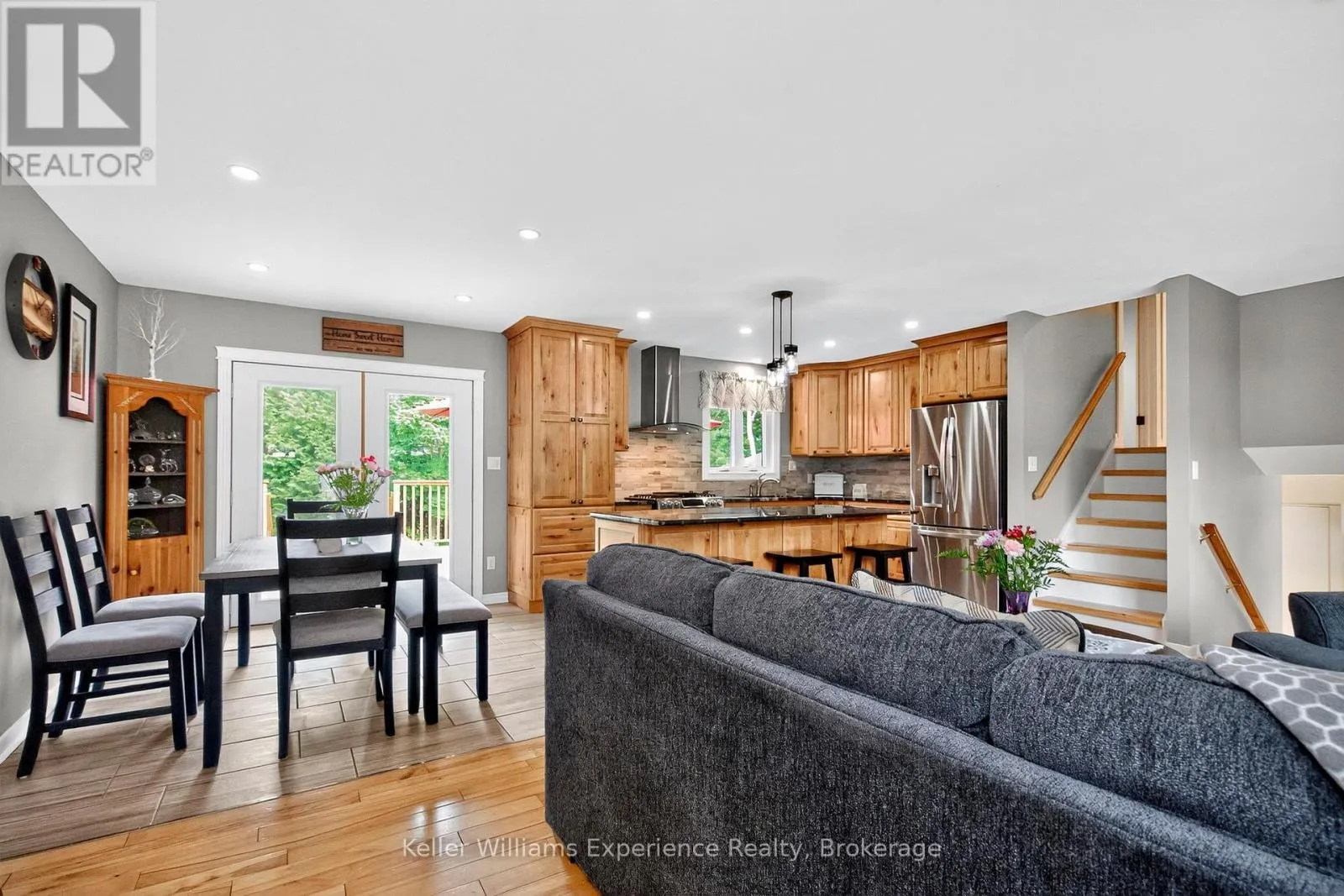 1128 EDGAR COURT