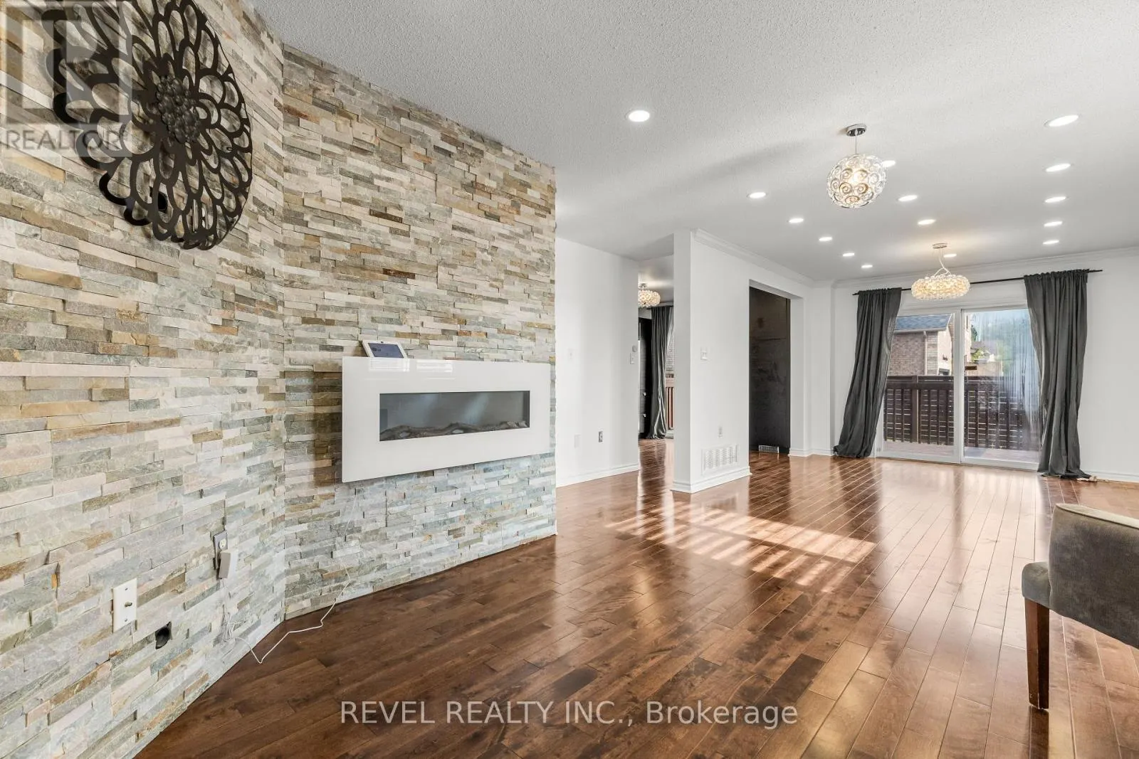 1 GLENHILL DRIVE
