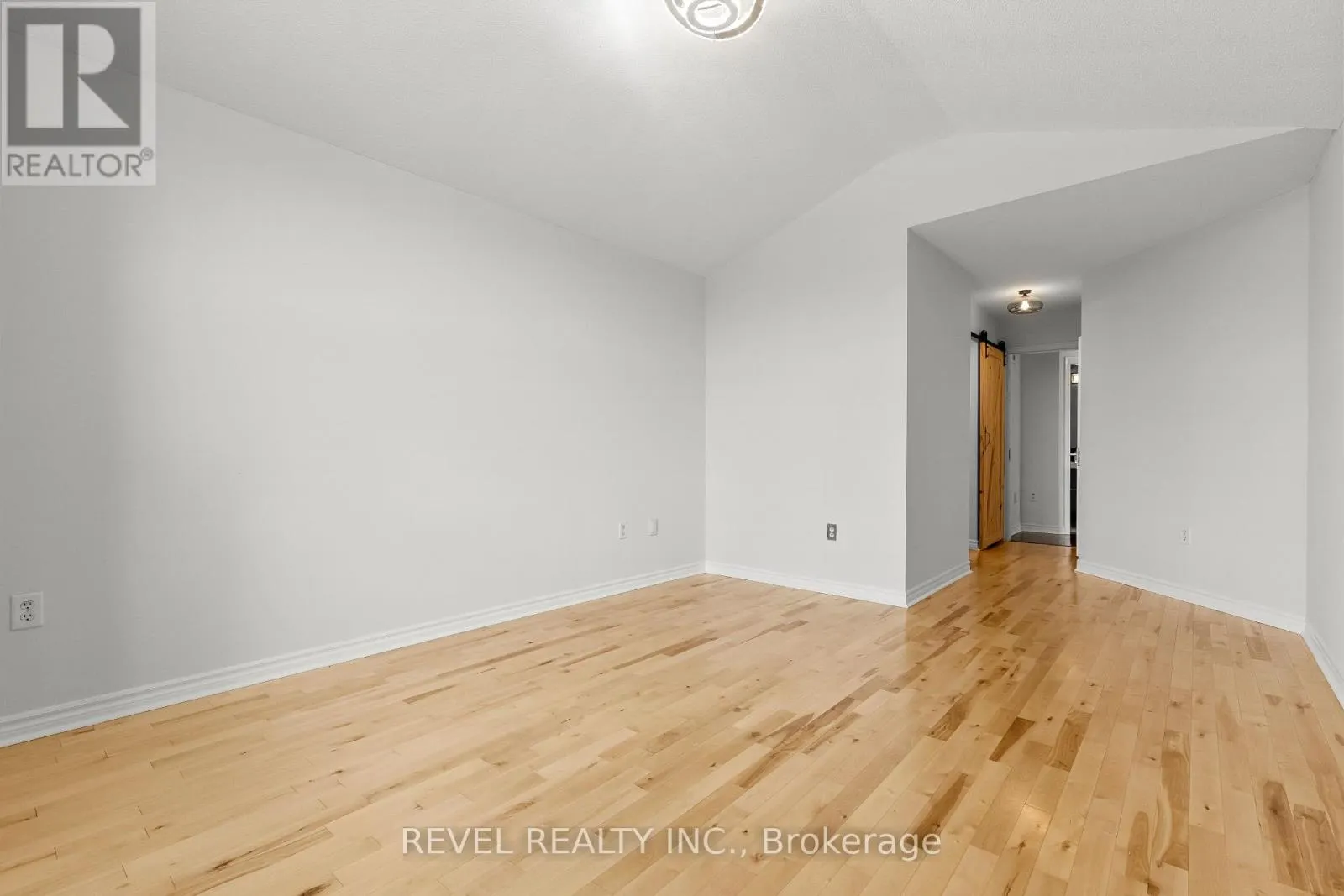 1 GLENHILL DRIVE