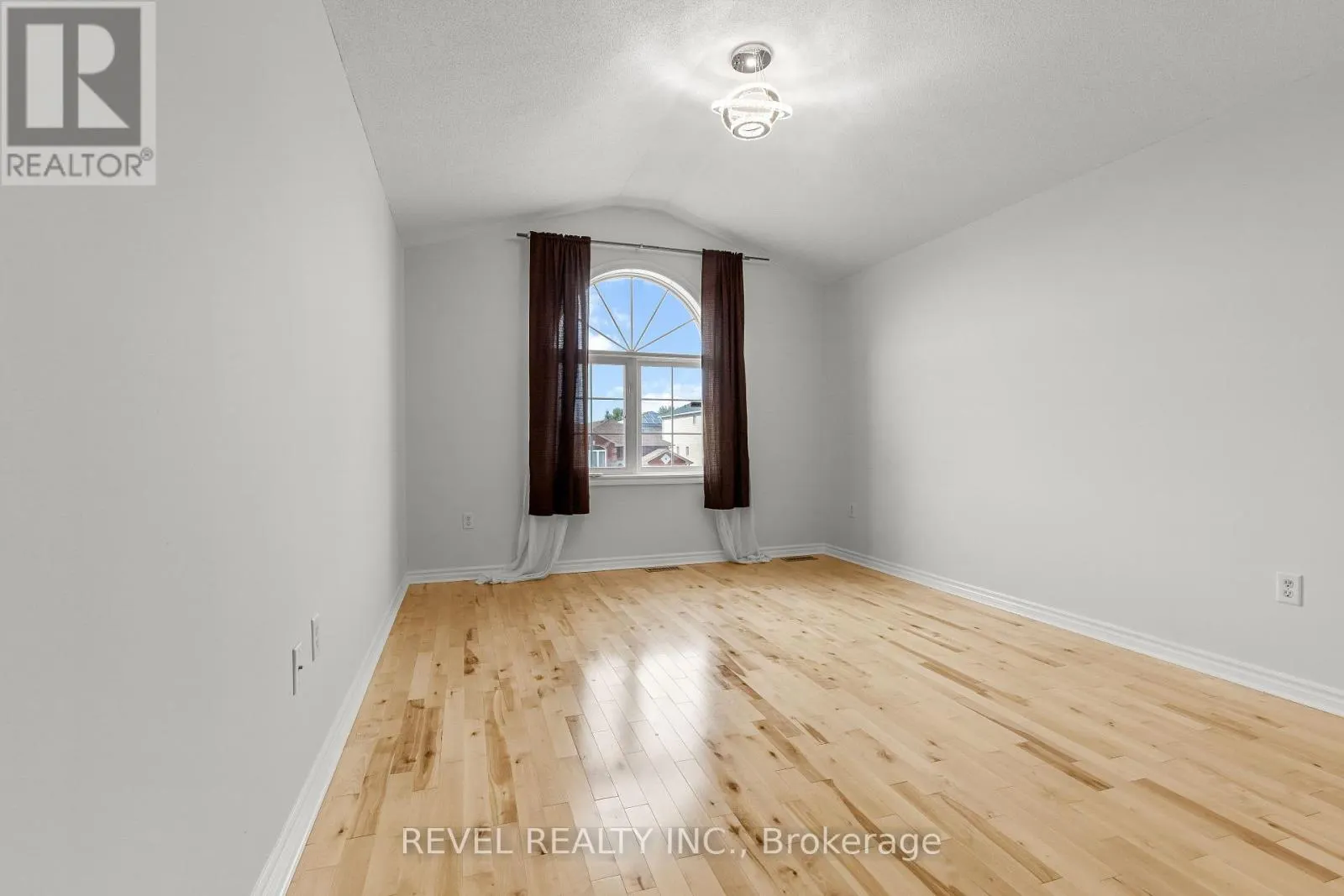 1 GLENHILL DRIVE