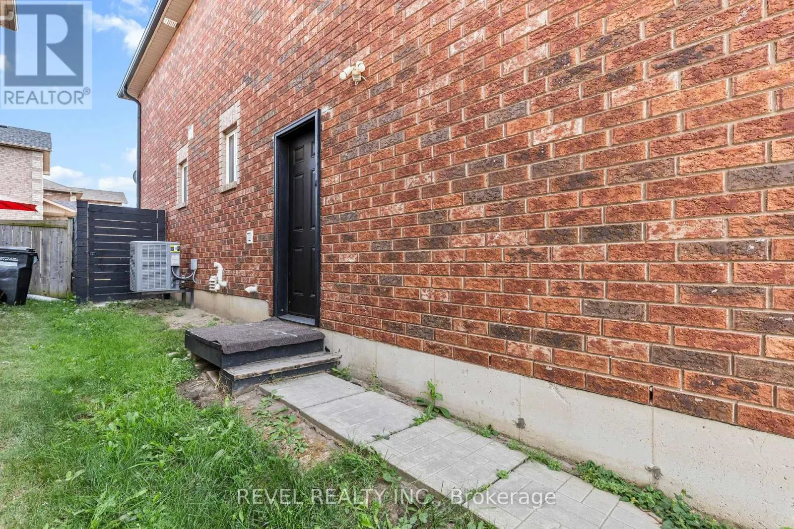 1 GLENHILL DRIVE