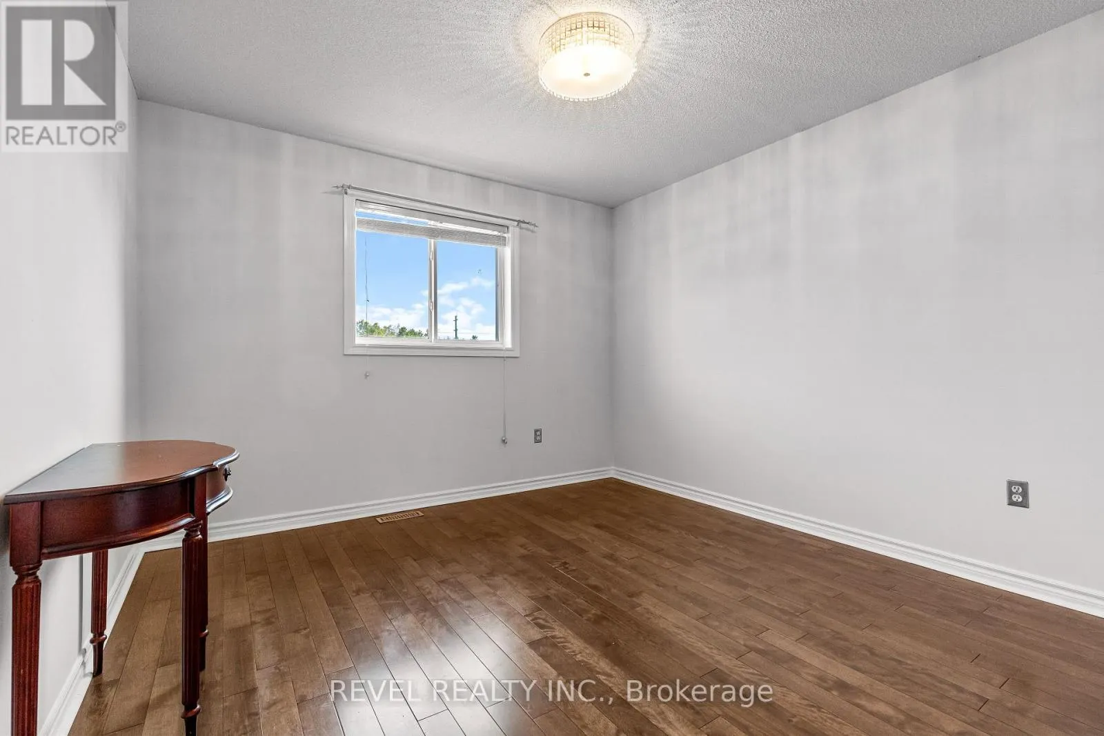 1 GLENHILL DRIVE