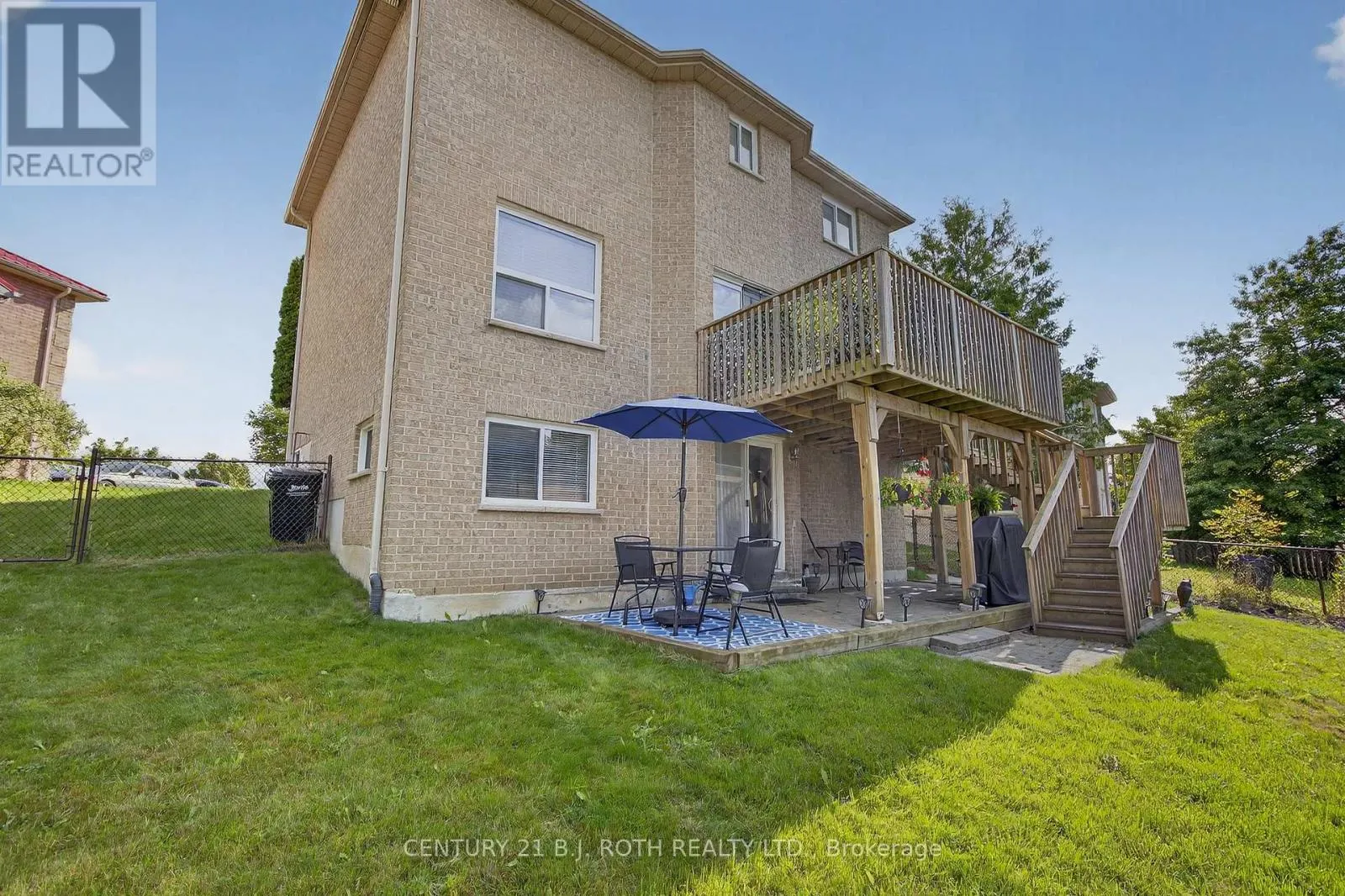 7 ROUND LEAF COURT