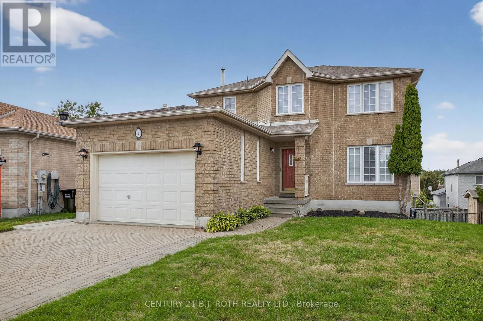 7 ROUND LEAF COURT