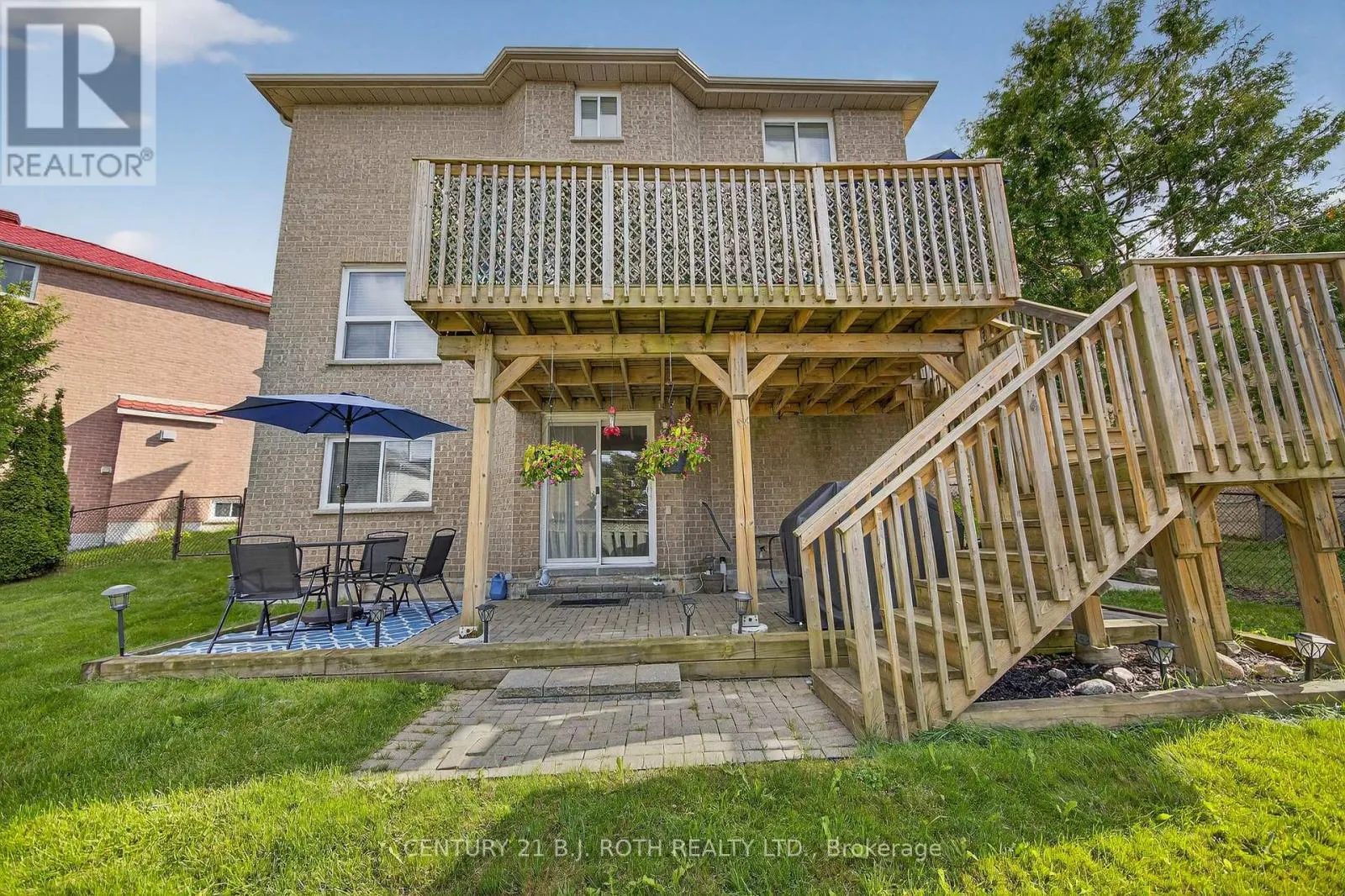 7 ROUND LEAF COURT
