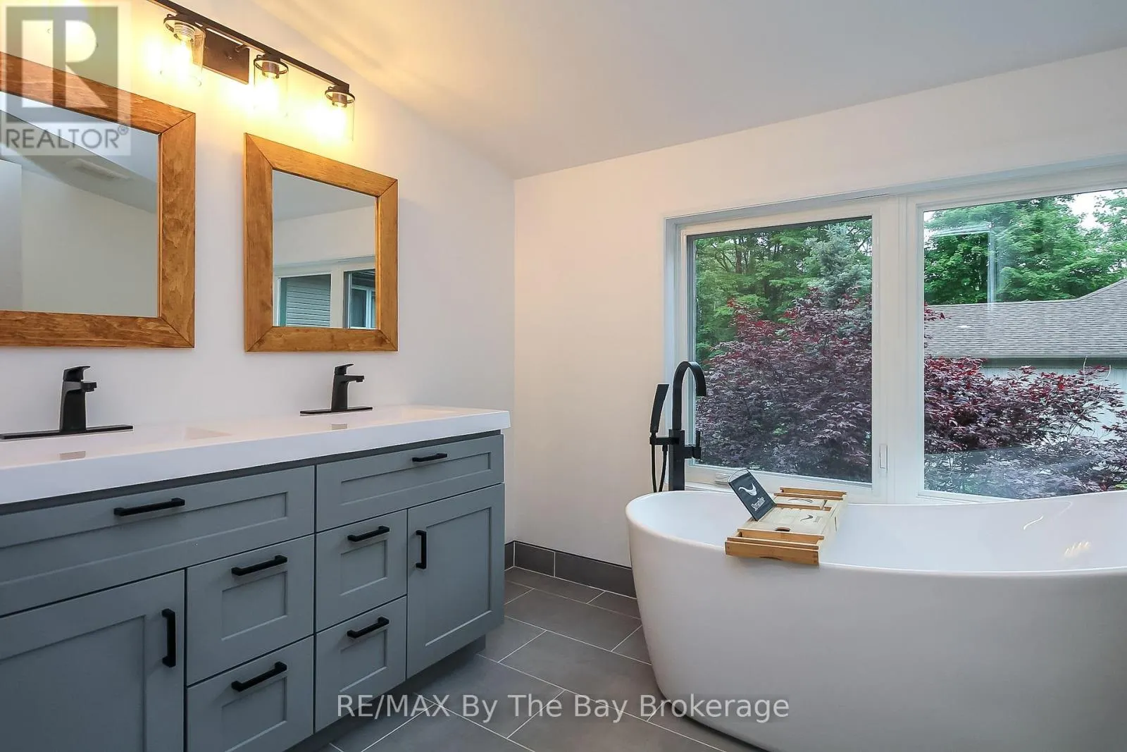 181 KNOX ROAD E
