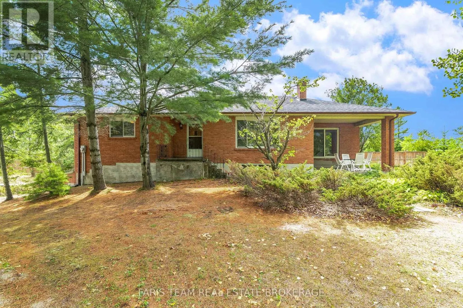 29 LORRIE CRESCENT